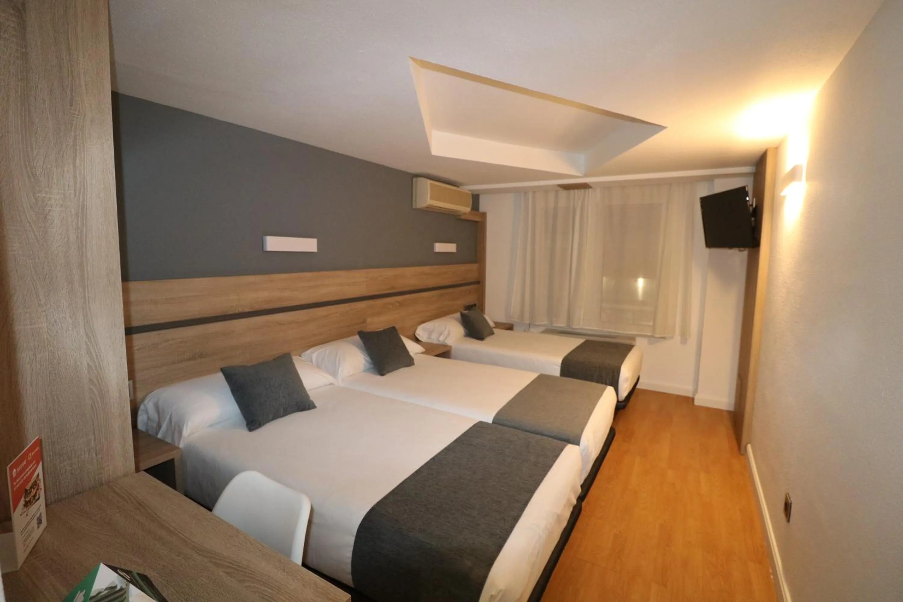 Triple Room in Hostal Alda Palencia Plaza