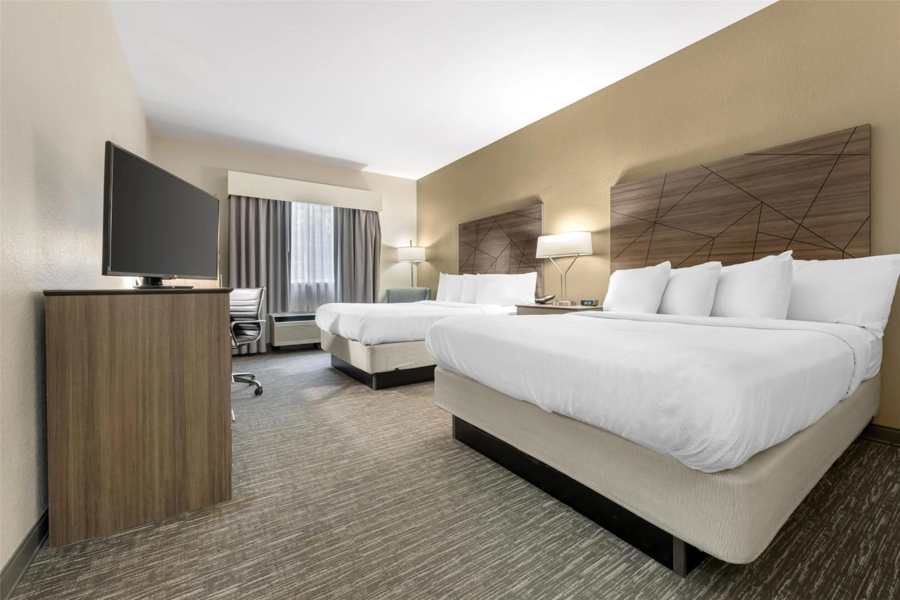 Queen Room with Two Queen Beds and Bath Tub - Mobility Accessible in Best Western Brockport Inn & Suites