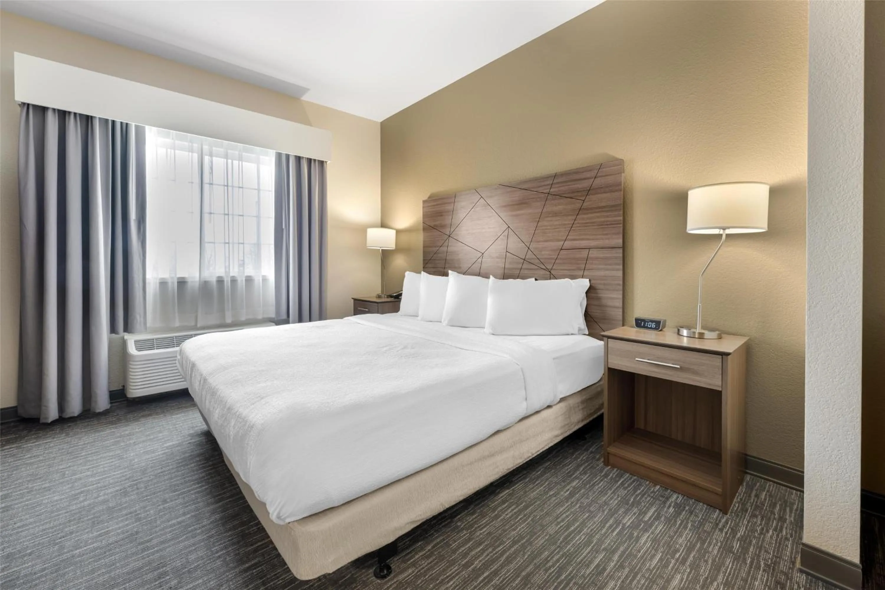 King Suite with Bath Tub and Sofa Bed - Disability Access/Non-Smoking in Best Western Brockport Inn & Suites