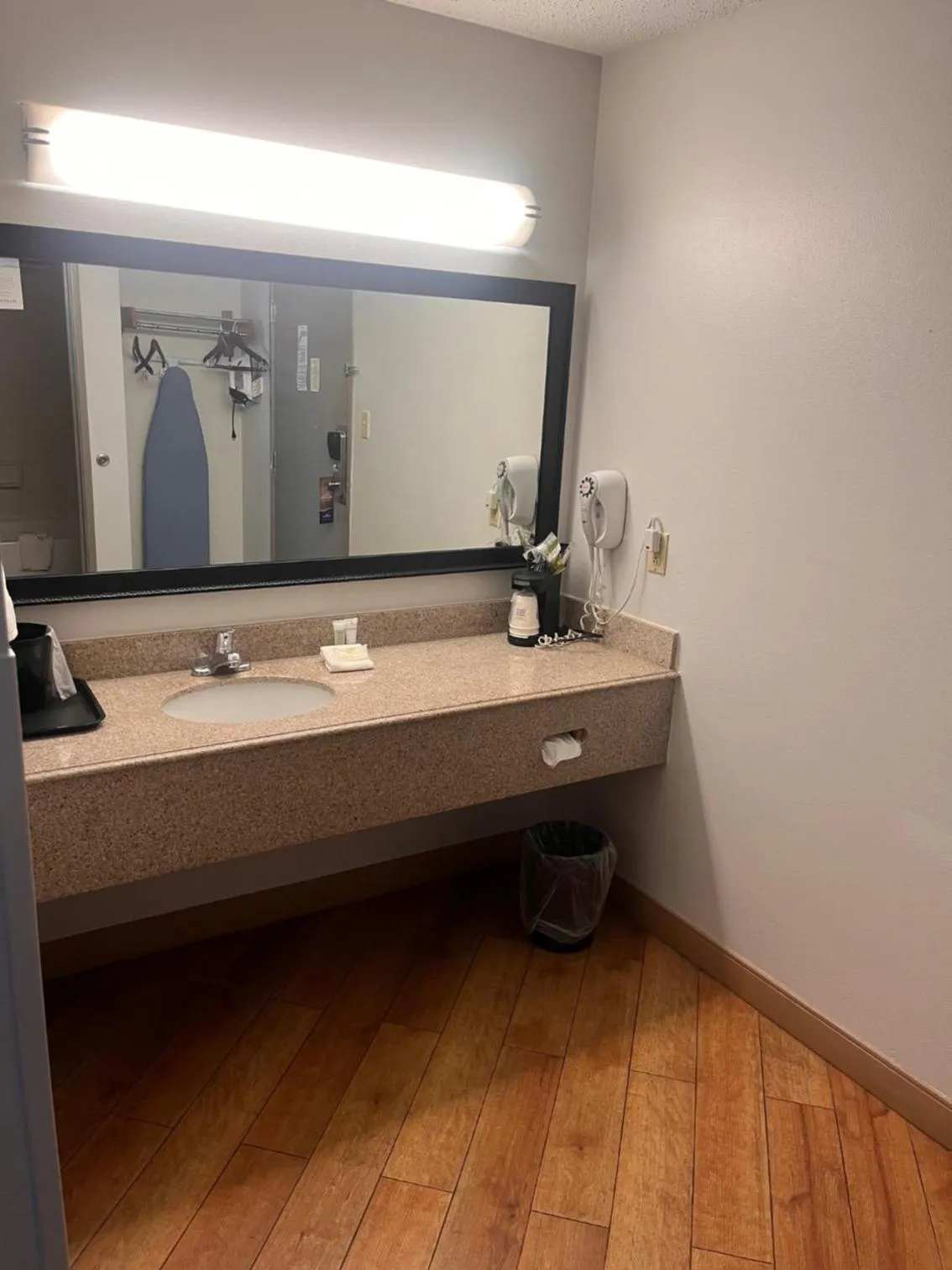 King Room - Non-Smoking in Baymont by Wyndham Columbia, MO