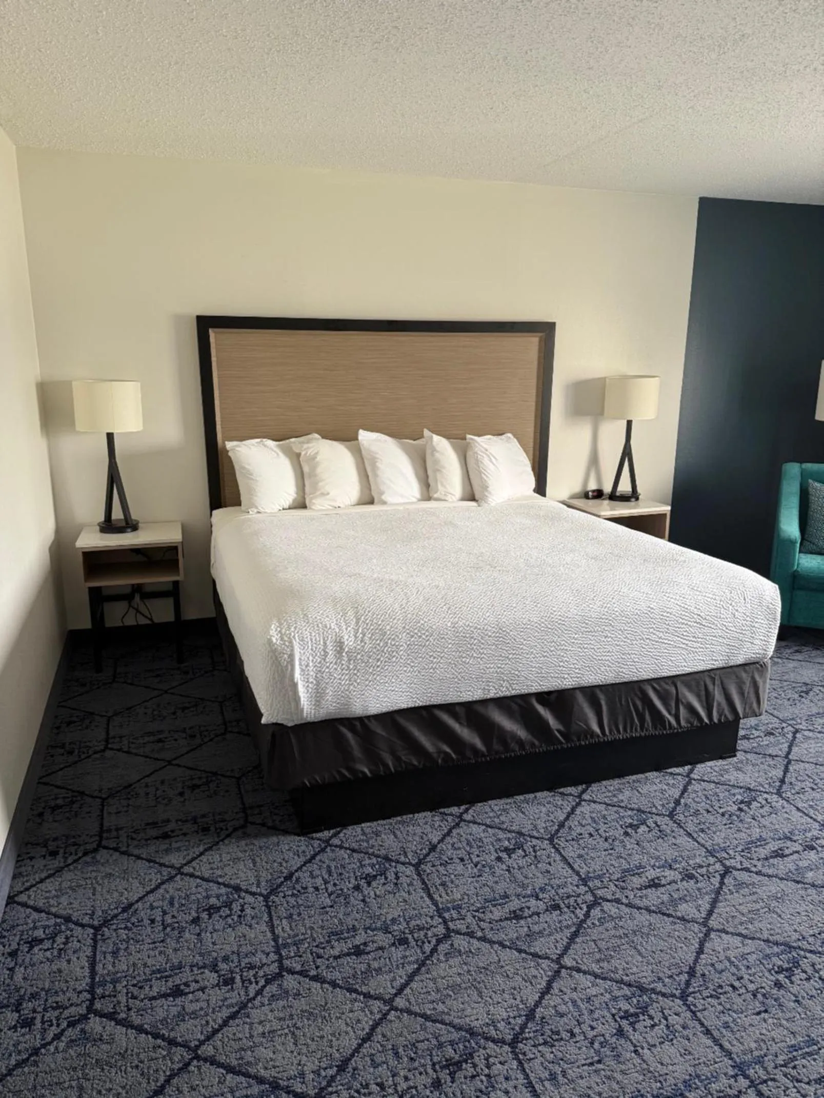 Deluxe King Room - Non-Smoking in Baymont by Wyndham Columbia, MO