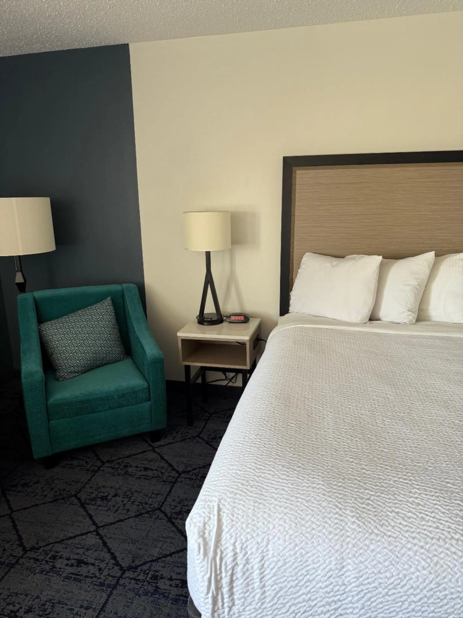 King Room with Bath Tub - Mobility Accessible/Non-Smoking in Baymont by Wyndham Columbia, MO