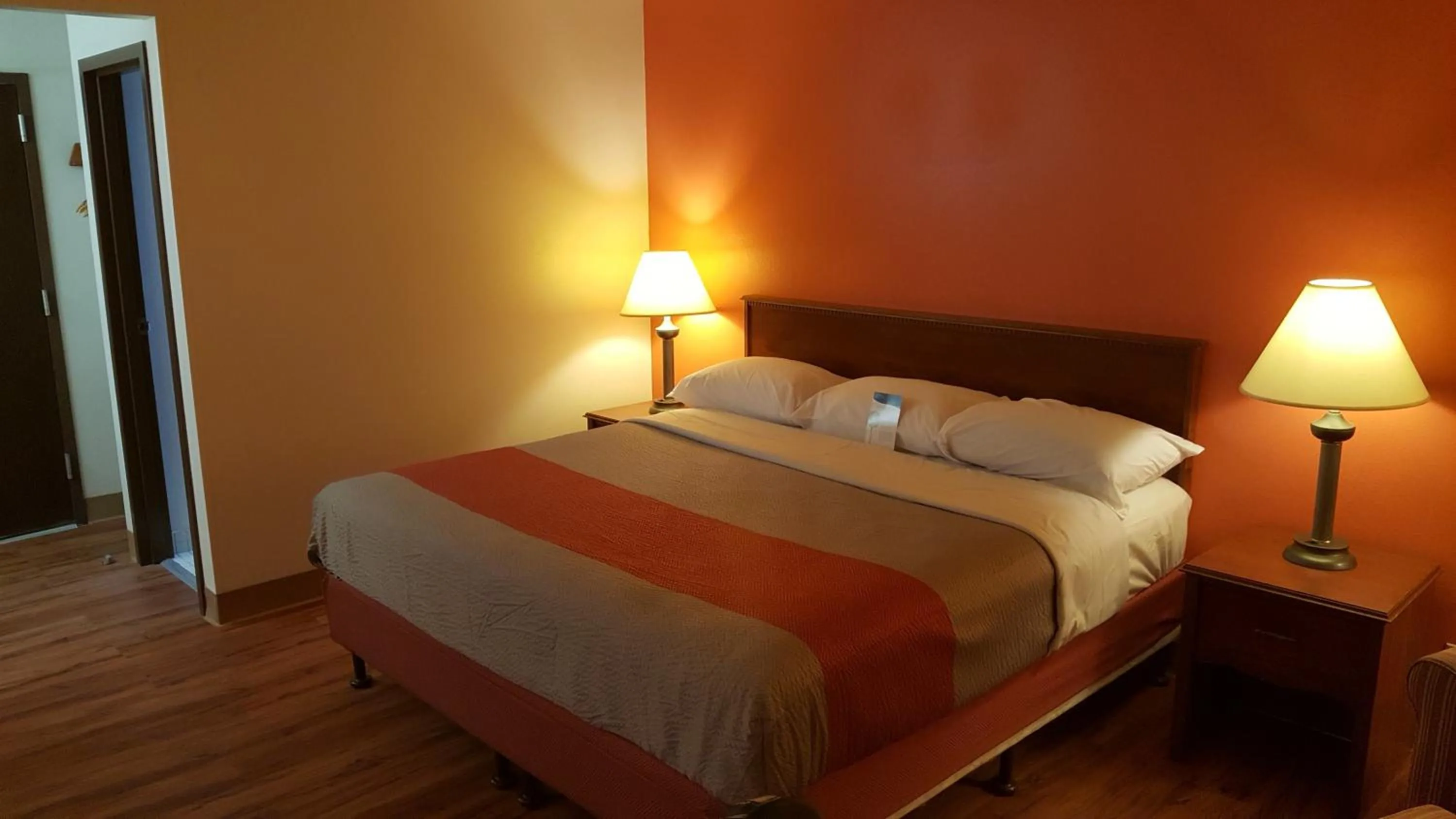 King Room - Disability Access - Non-Smoking in Motel 6-Maryland Heights, MO