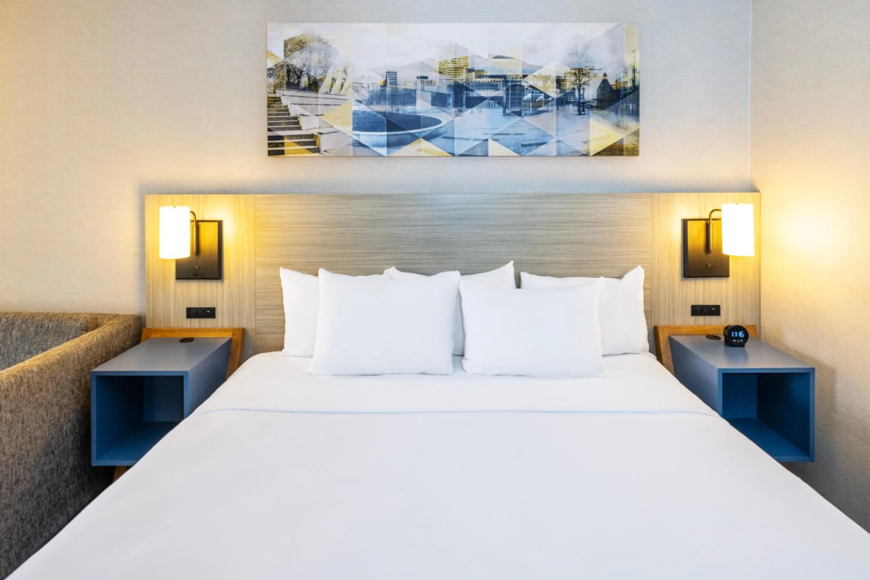 Standard King Room - Non-Smoking/Upper Floor in Comfort Inn