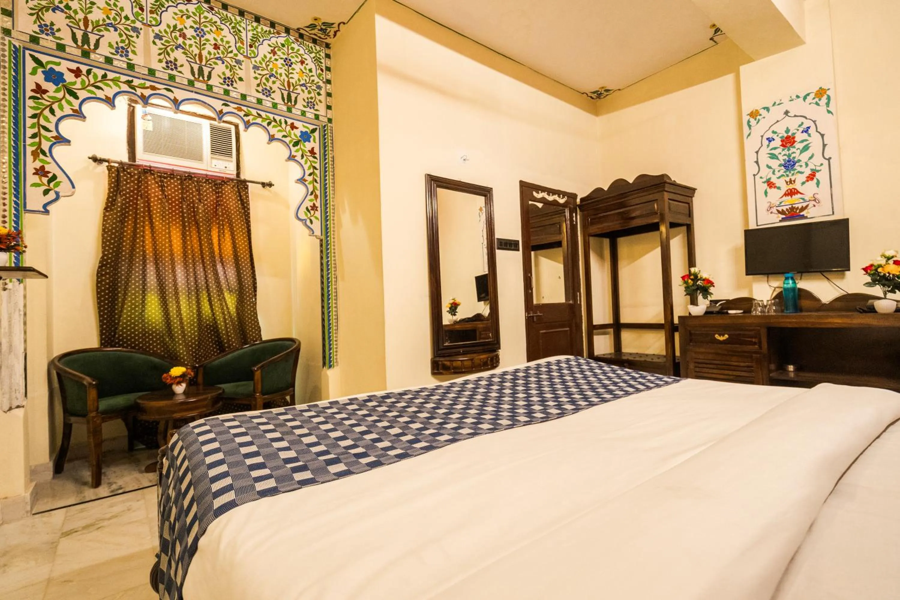 Superior Jharokha Room in The Lake View Hotel- On Lake Pichola