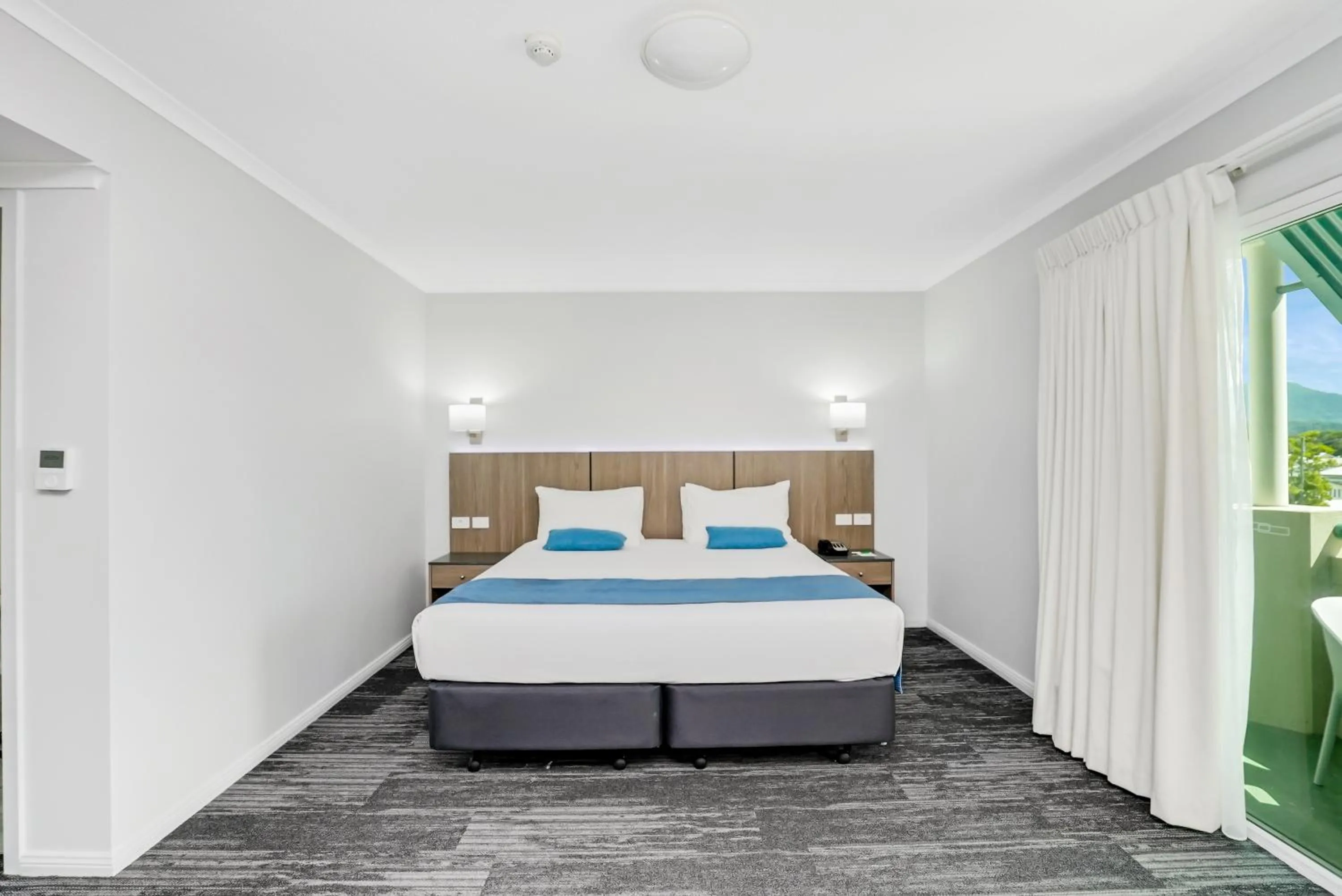 Deluxe King Room in Cairns Sheridan Hotel