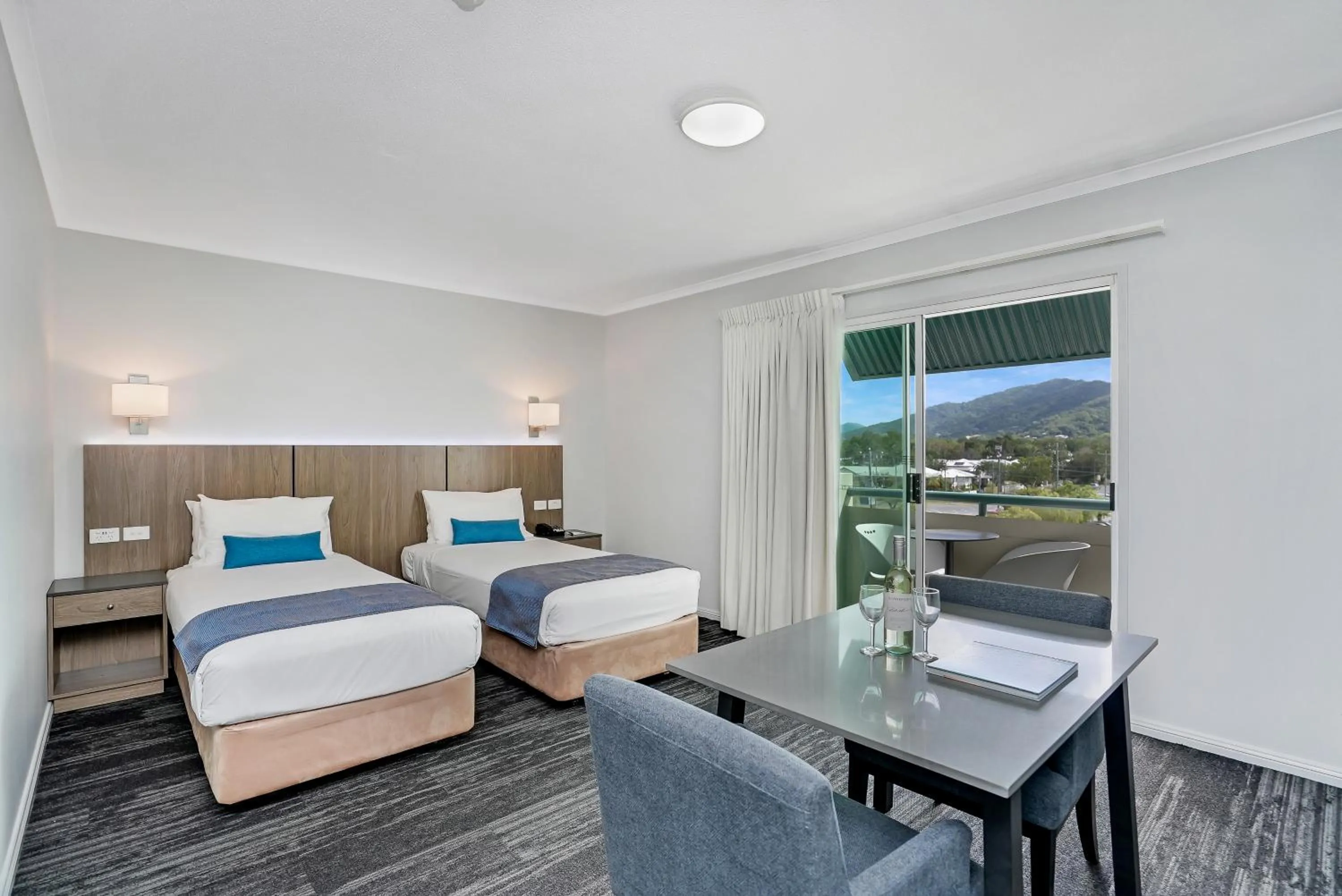 Deluxe Twin Room in Cairns Sheridan Hotel