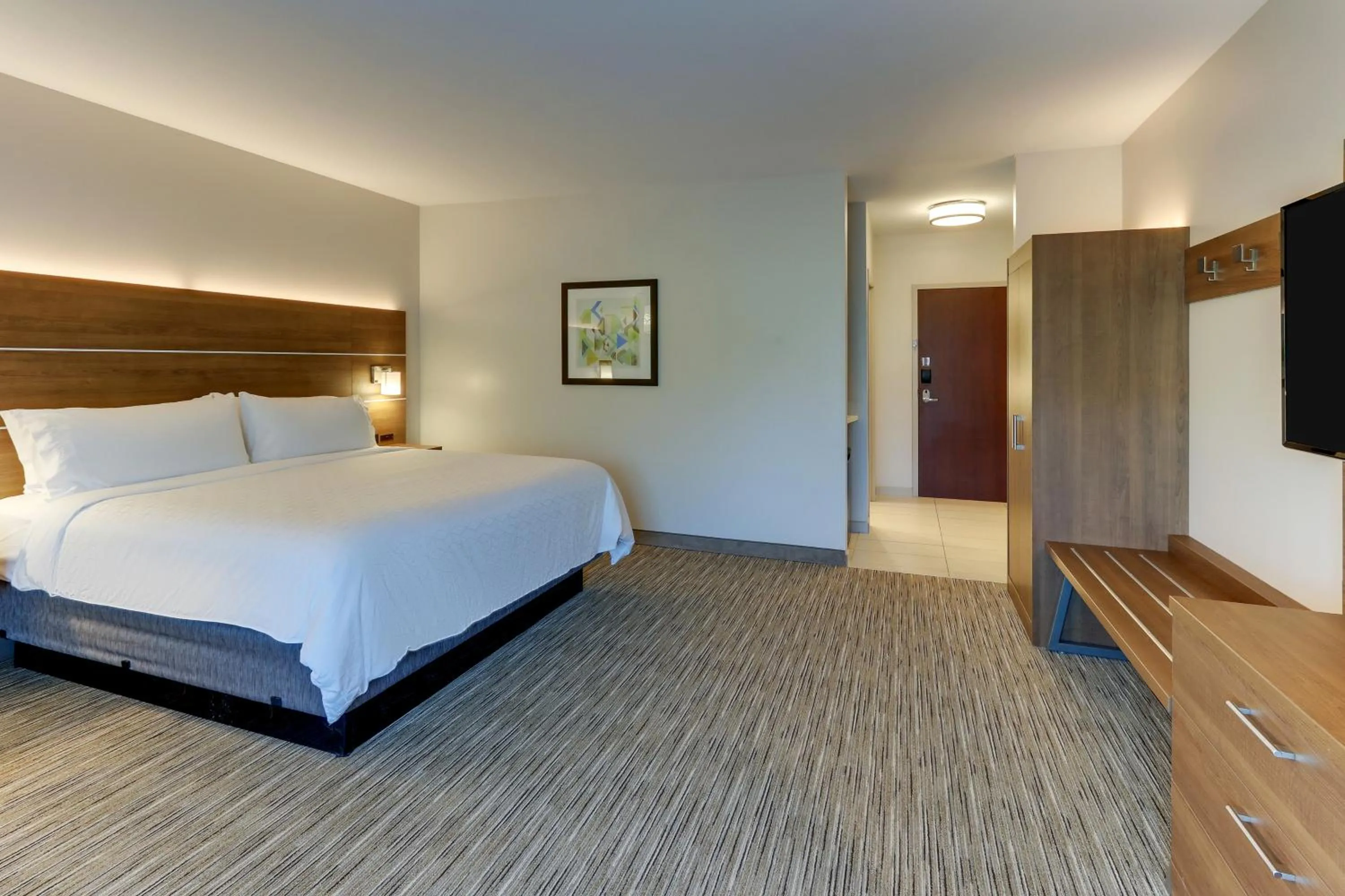 Standard King Room in Holiday Inn Express & Suites - Saugerties - Hudson Valley by IHG