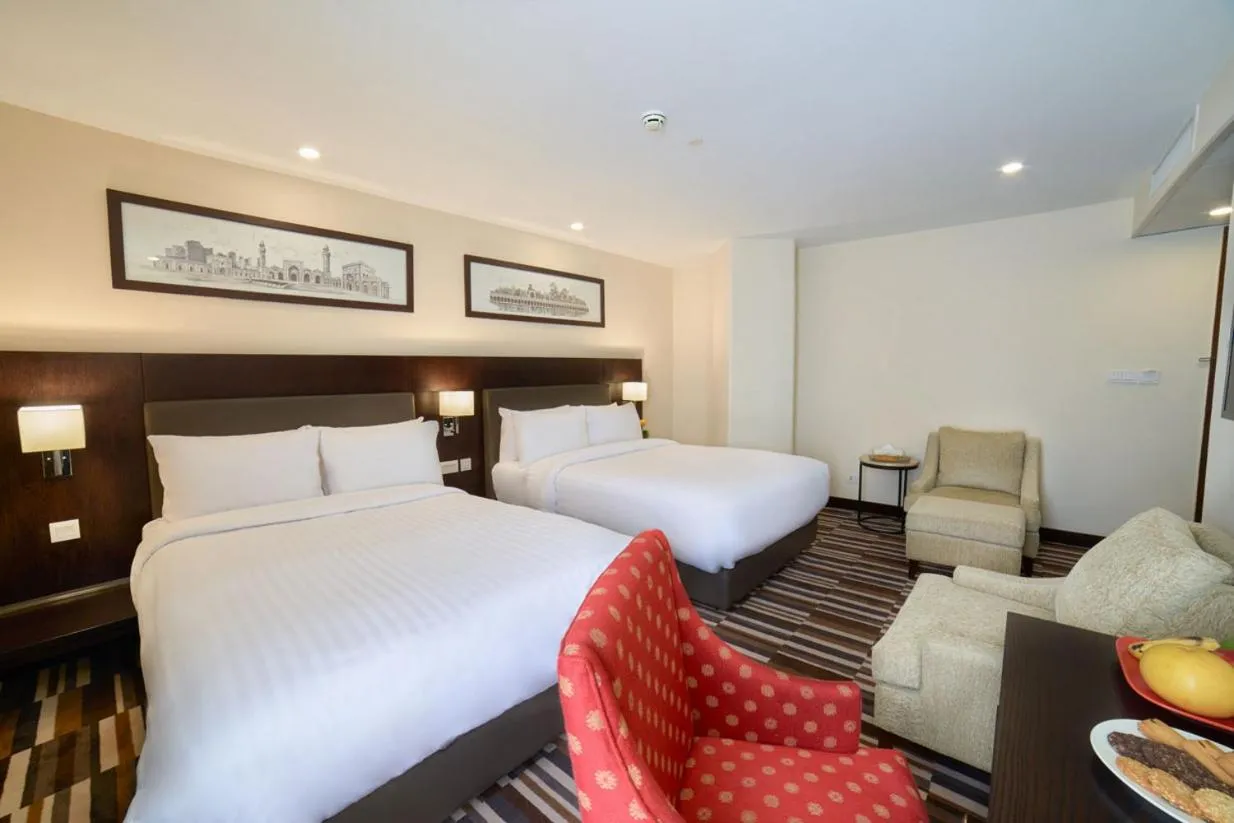 Deluxe Twin Room in Avari Xpress Gulberg