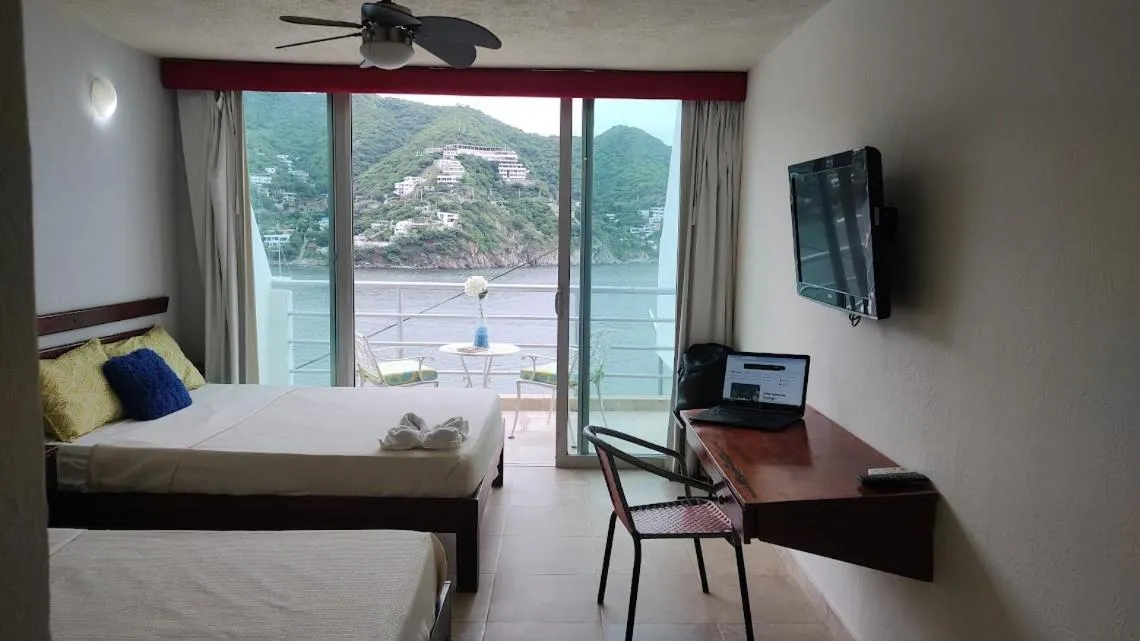 Deluxe Double Room with Balcony and Sea View in Hotel Bahia Taganga
