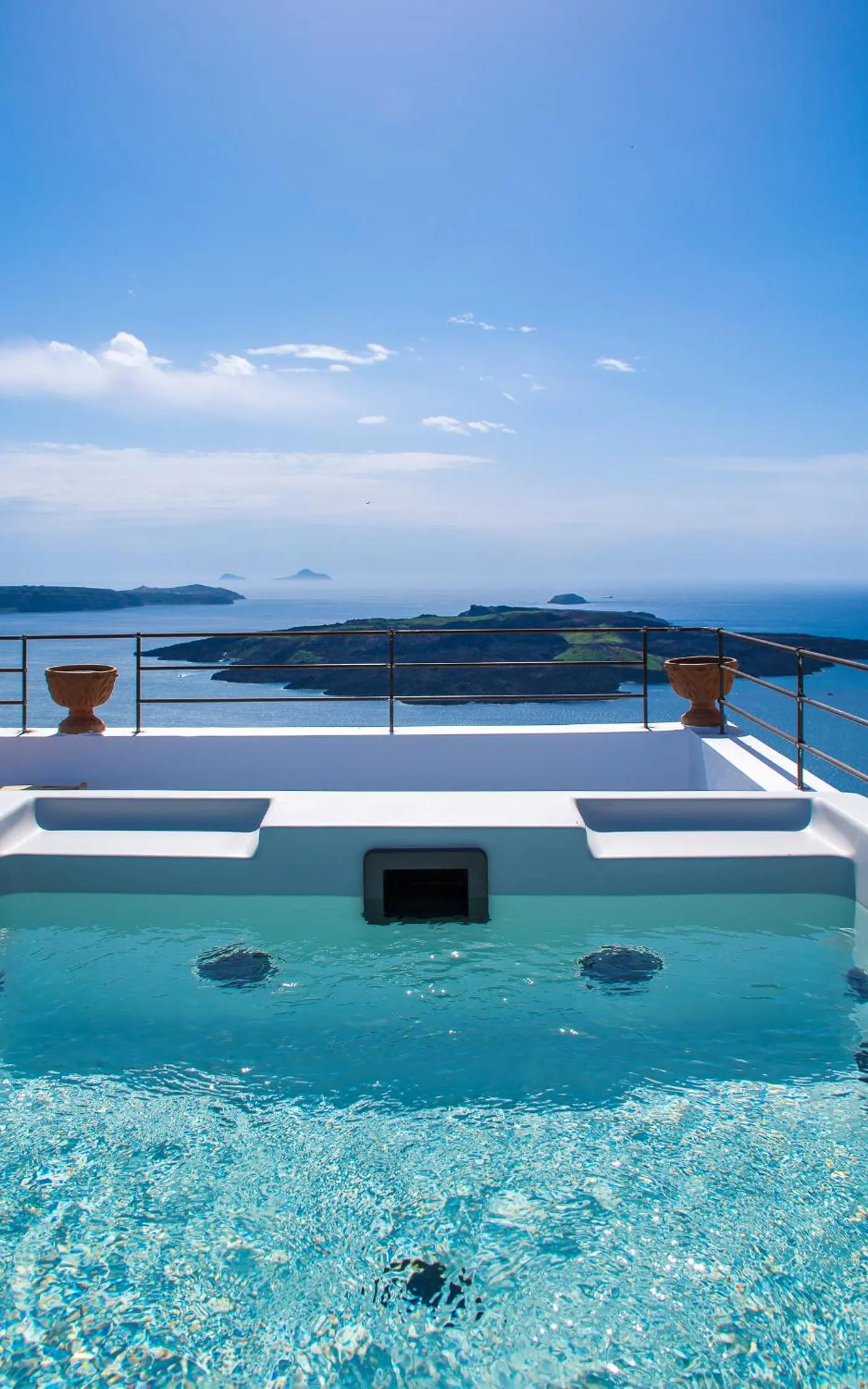 Cozy Suite with outdoor heated Jacuzzi on terrace in Amelot Art Suites