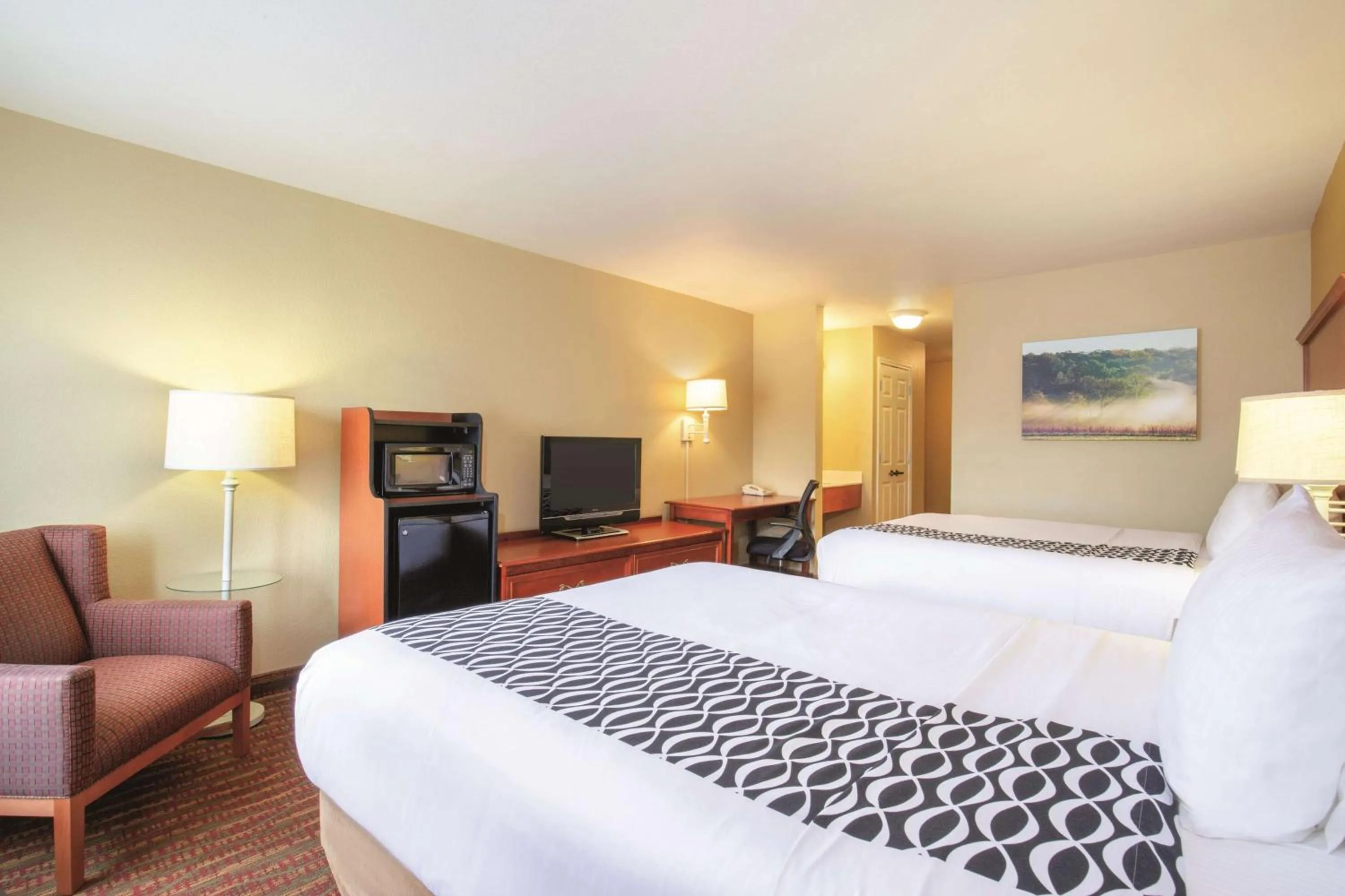 Queen Room with Two Queen Beds and Bath Tub with Grab Bars - Mobility Accessible/Non-Smoking in La Quinta by Wyndham Bentonville