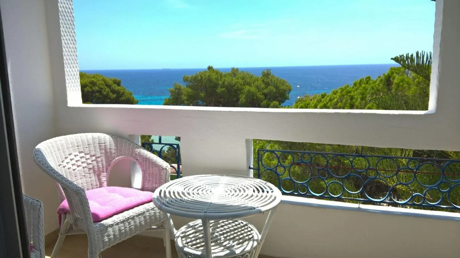 Standard Triple Room with Sea View in Abamar Hotel