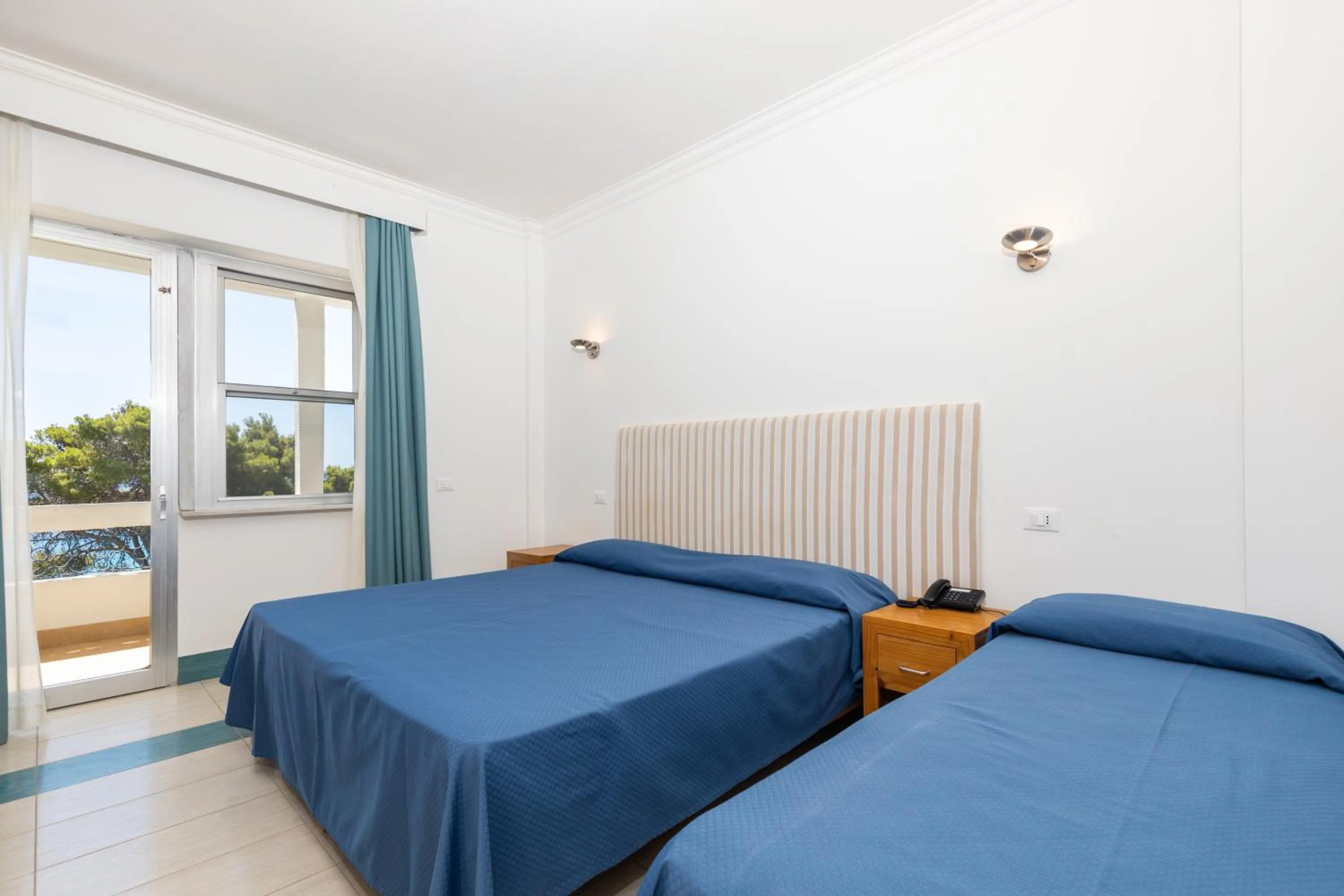 Standard Triple Room with Sea View in Abamar Hotel