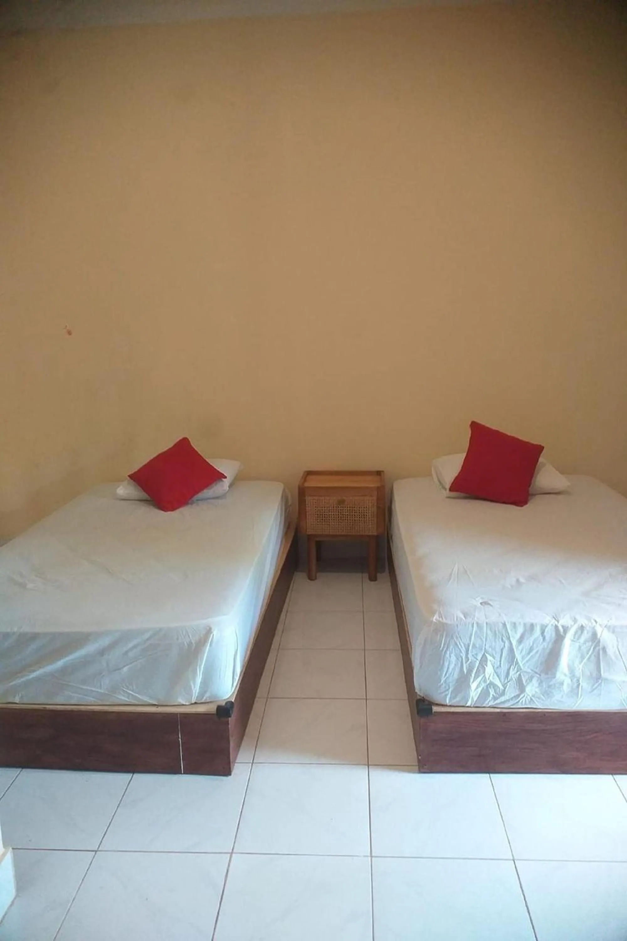Standard Twin Room in Nushe Hostel & Room