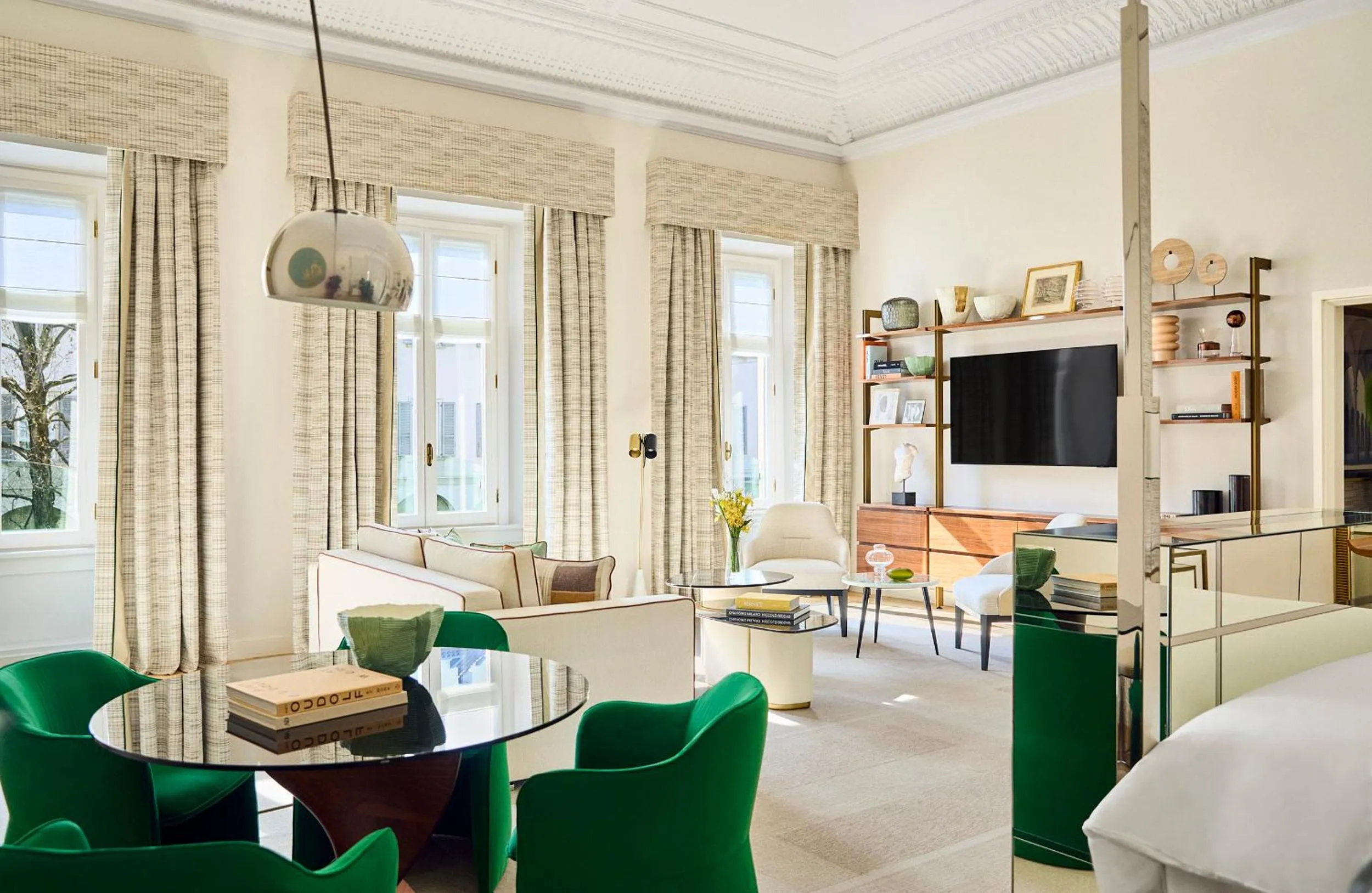 Renaissance Suite king bed in Four Seasons Hotel Milano