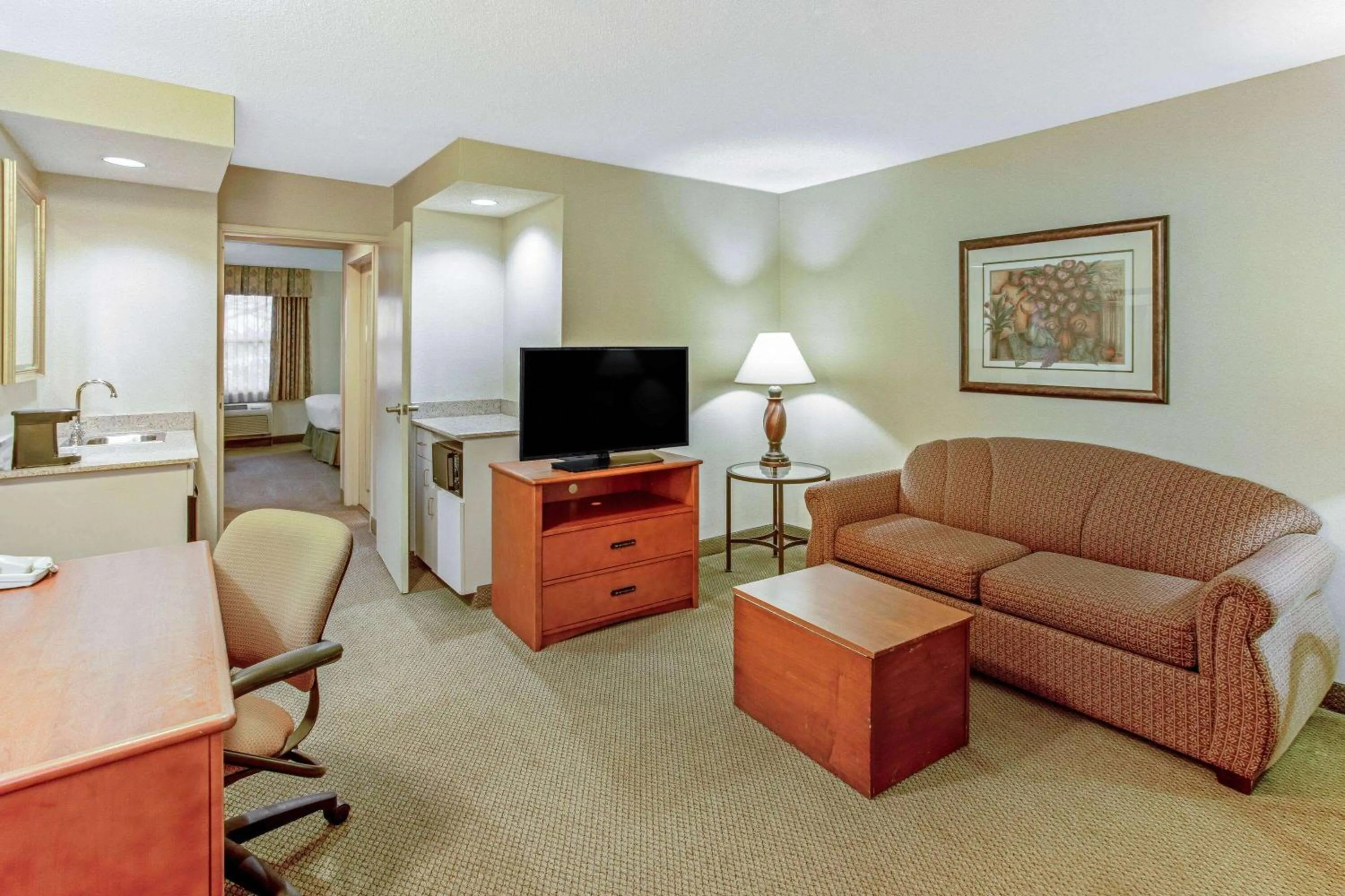 One-Bedroom King Suite - Non-Smoking in La Quinta by Wyndham Appleton College Avenue