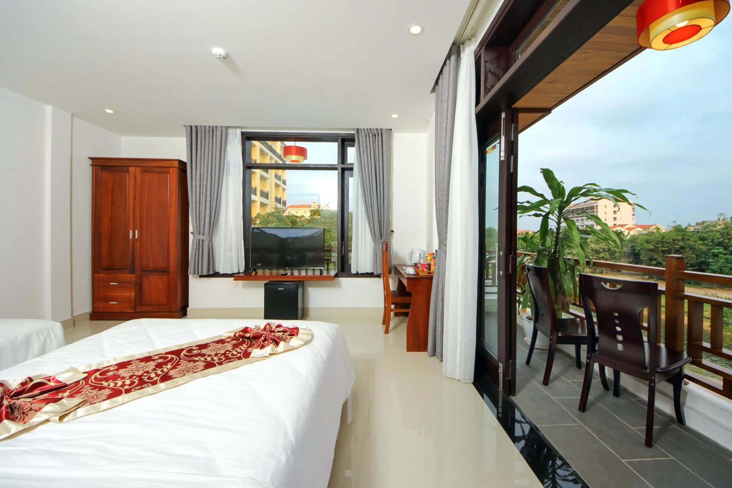 Twin Room with View - single occupancy in Threeway Riverside Villa