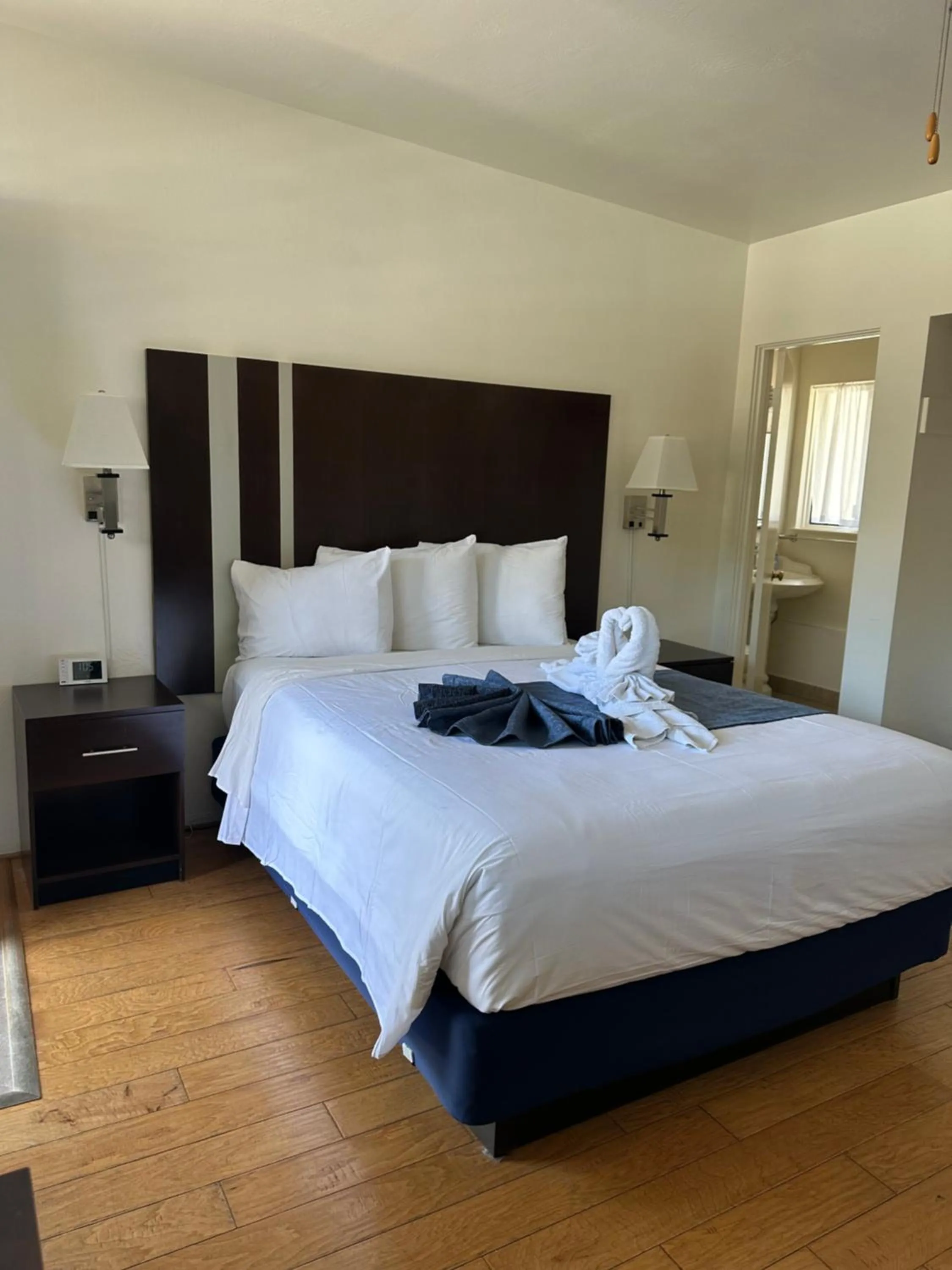 Queen Room in Cambria Palms Motel