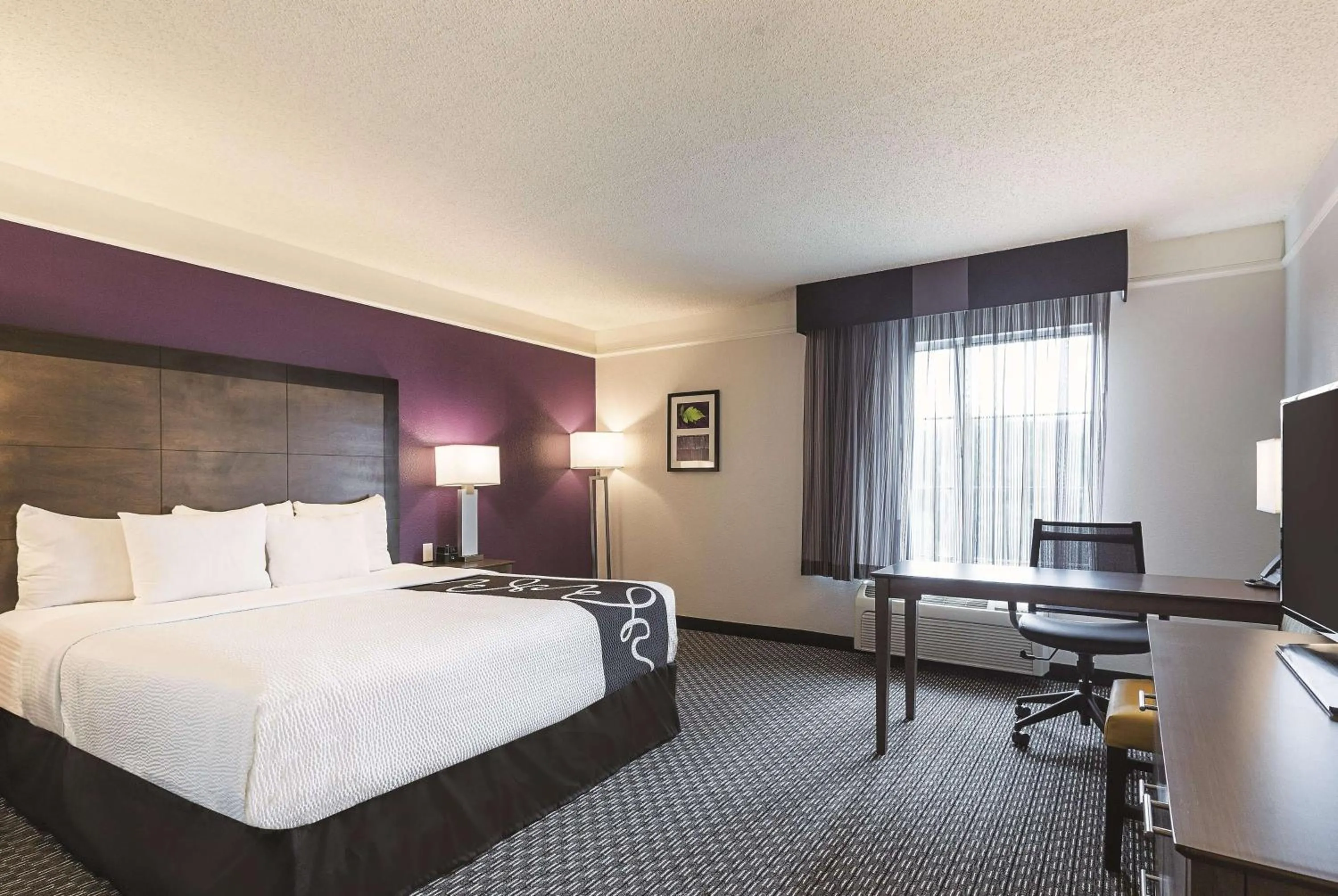 King Room with Bath Tub - Mobility Accessible/Non-Smoking in La Quinta by Wyndham Dallas Plano West