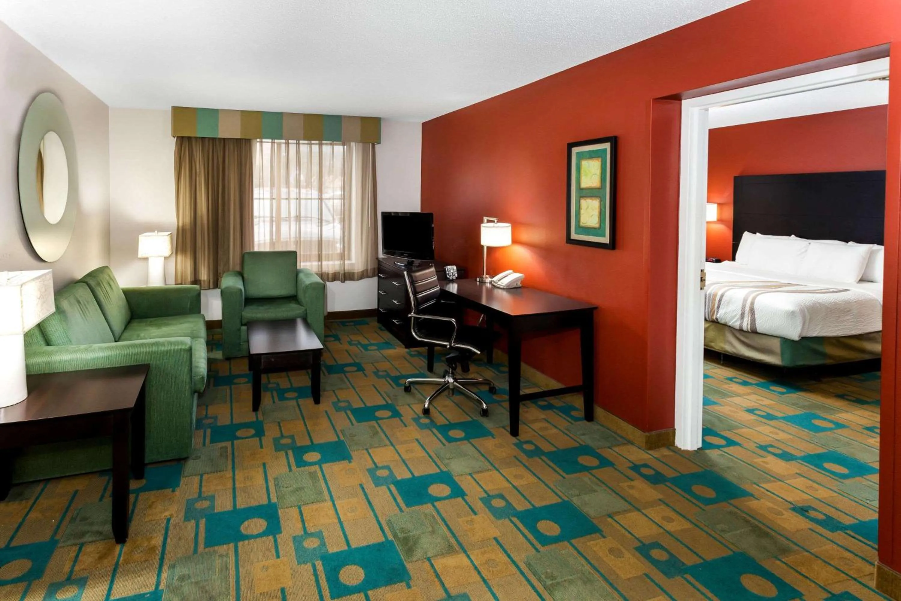 King Suite with Pool View - Non-Smoking in La Quinta by Wyndham Milwaukee Bayshore Area