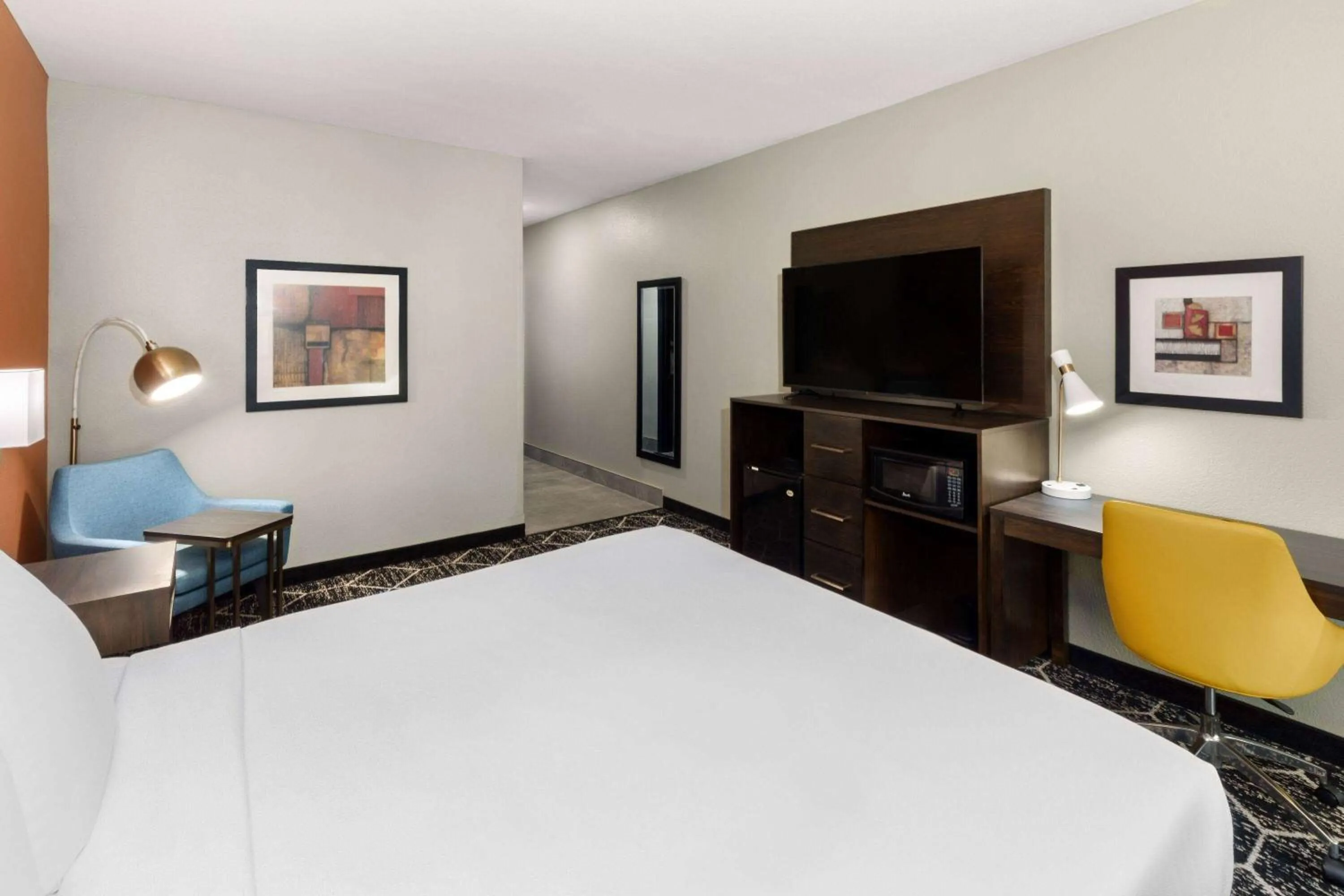 King Room - Mobility Access/Non-Smoking in La Quinta by Wyndham Olathe