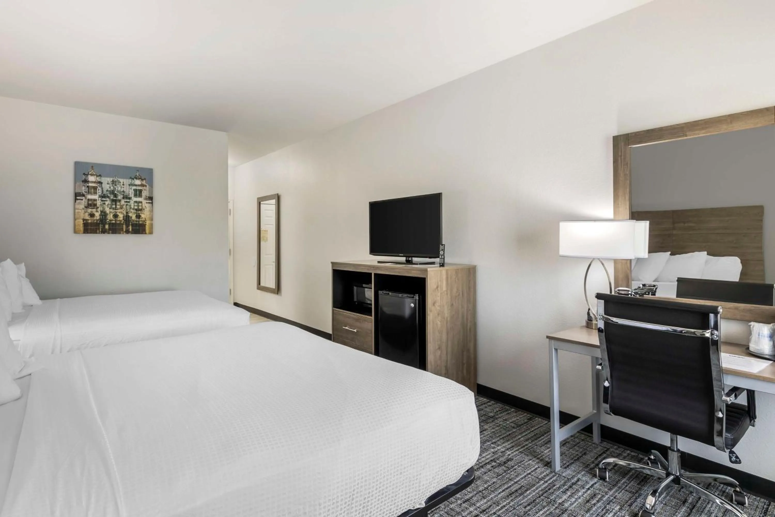 Queen Room with Two Queen Beds - Non-Smoking in Best Western Plus MidAmerica Hotel