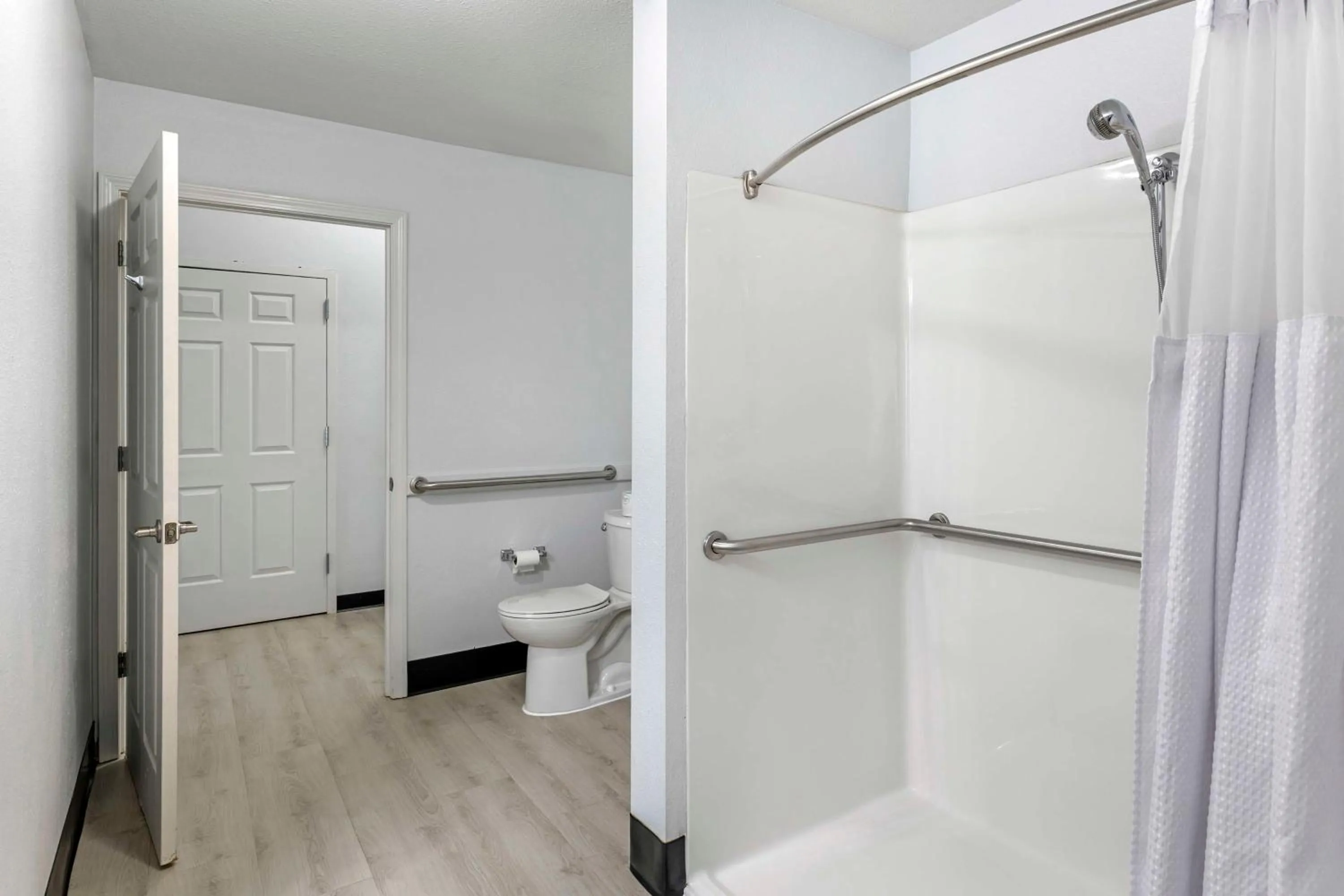 One-Bedroom King Suite with Walk-In Shower and Sofa Bed - Disability/Non-Smoking in Best Western Plus MidAmerica Hotel