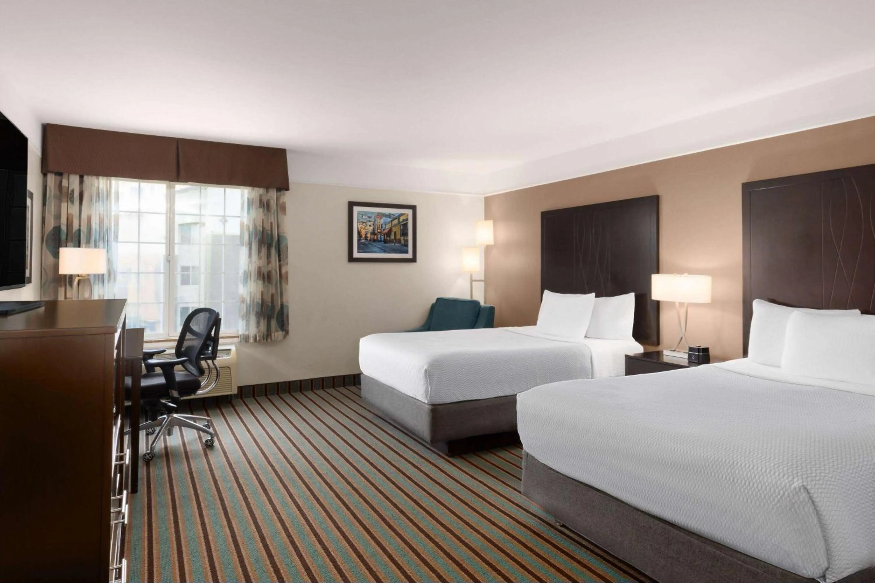 Double Room with Two Double Beds and Bath Tub - Mobility/Hearing Accessible - Non-Smoking in La Quinta by Wyndham Bakersfield North