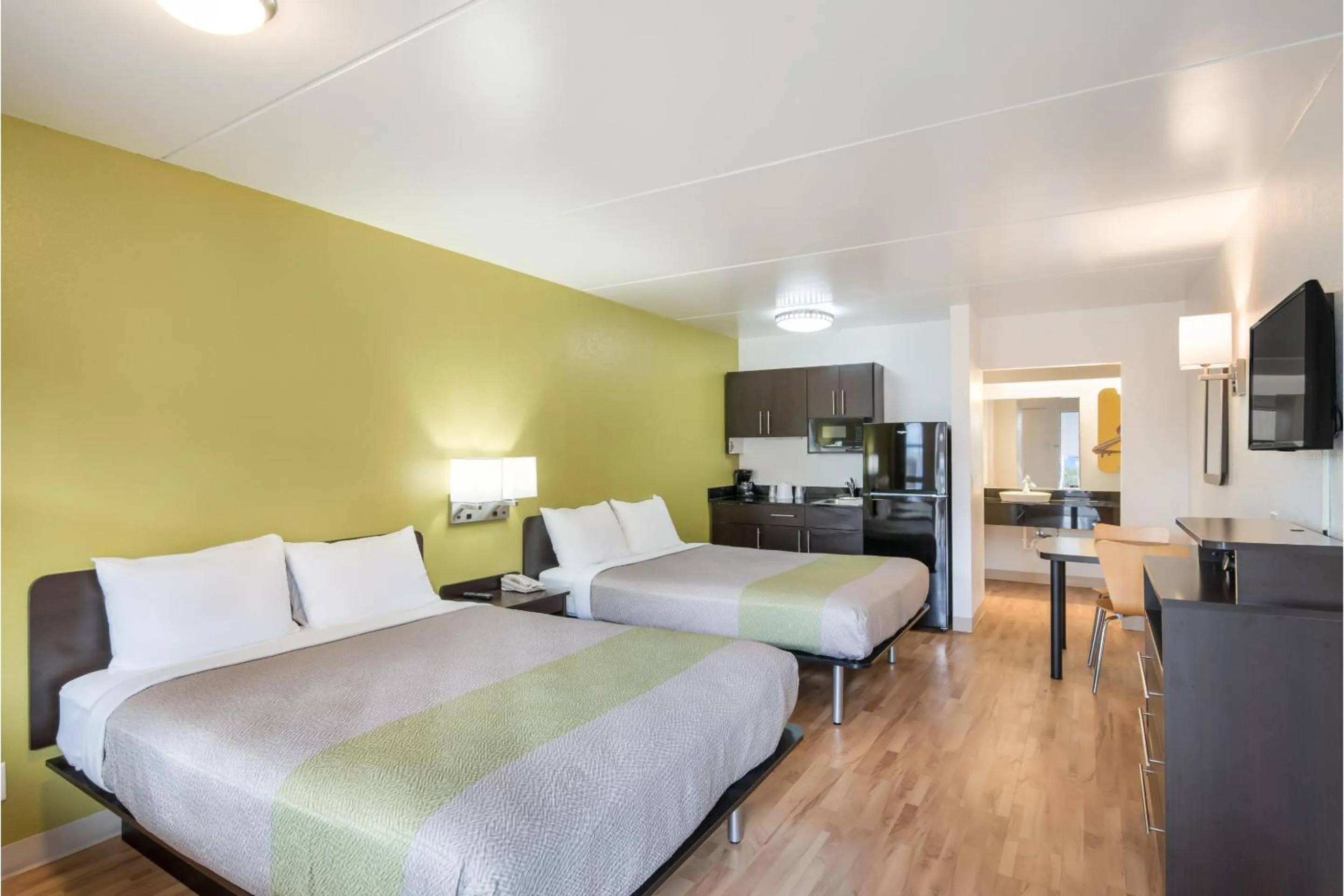 Premium Quadruple Room - Non-Smoking in Studio 6 Colorado Springs, Colorado - Air Force Academy