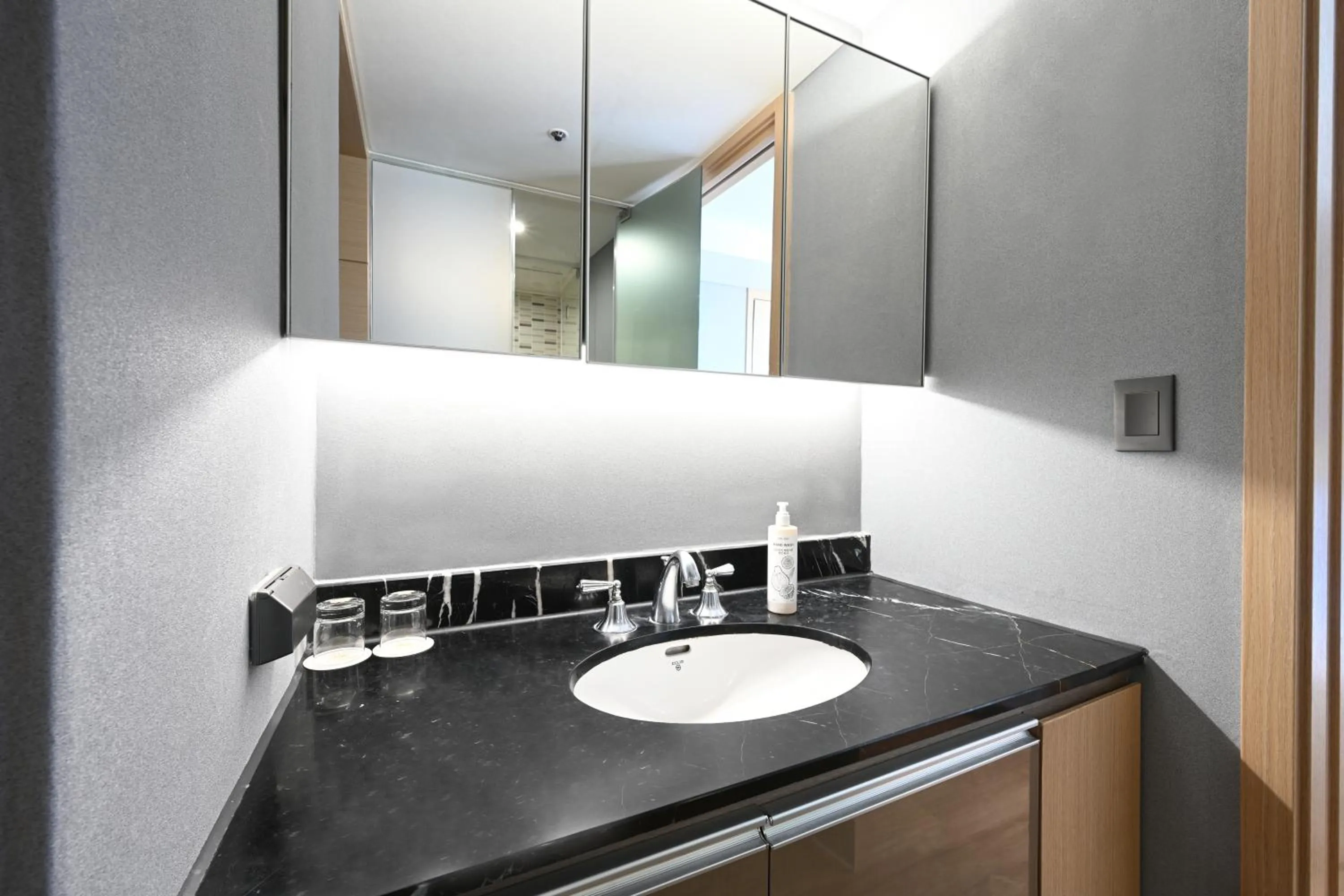 Junior Suite with No View in Kolon Seacloud Hotel