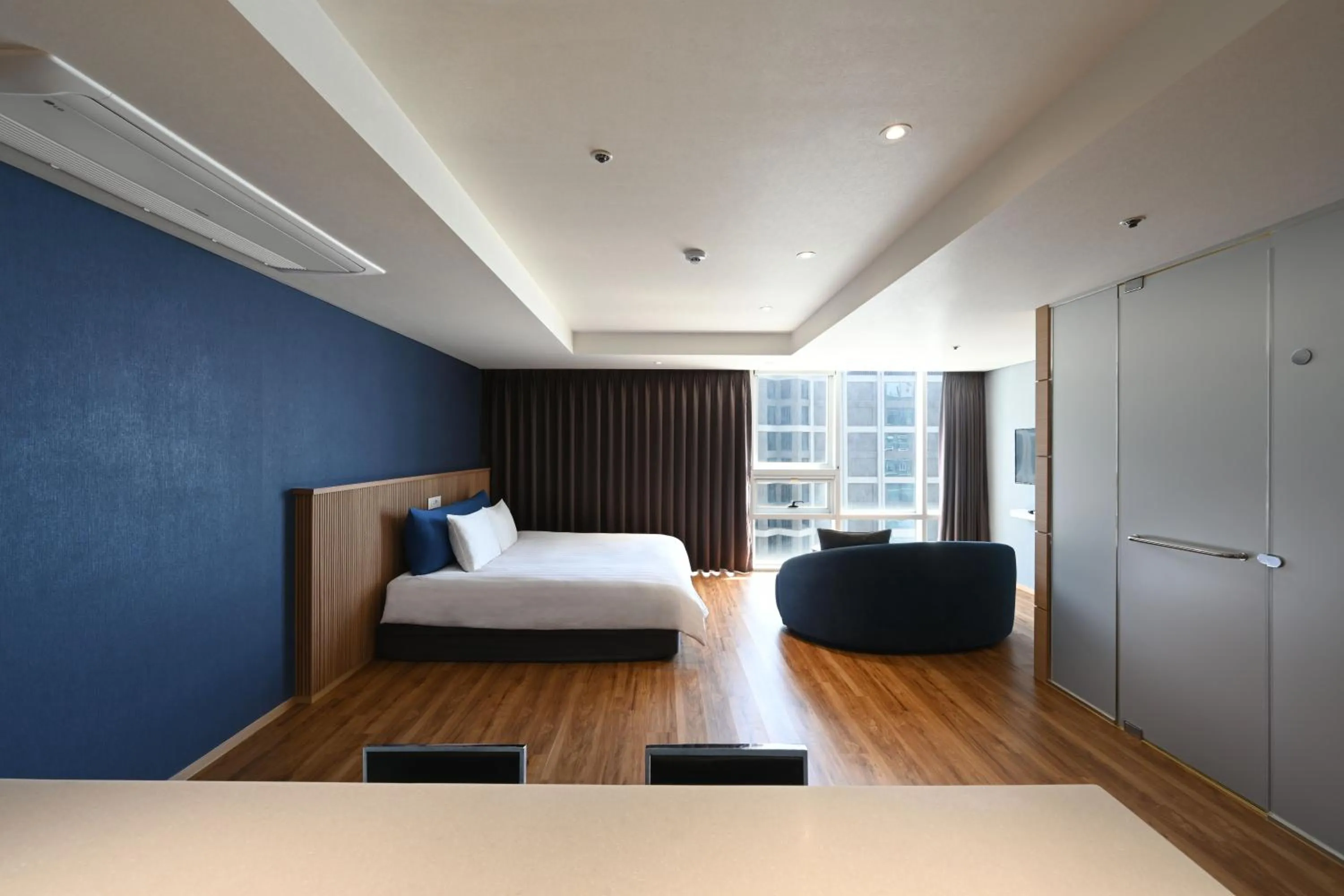Executive Suite with City View in Kolon Seacloud Hotel