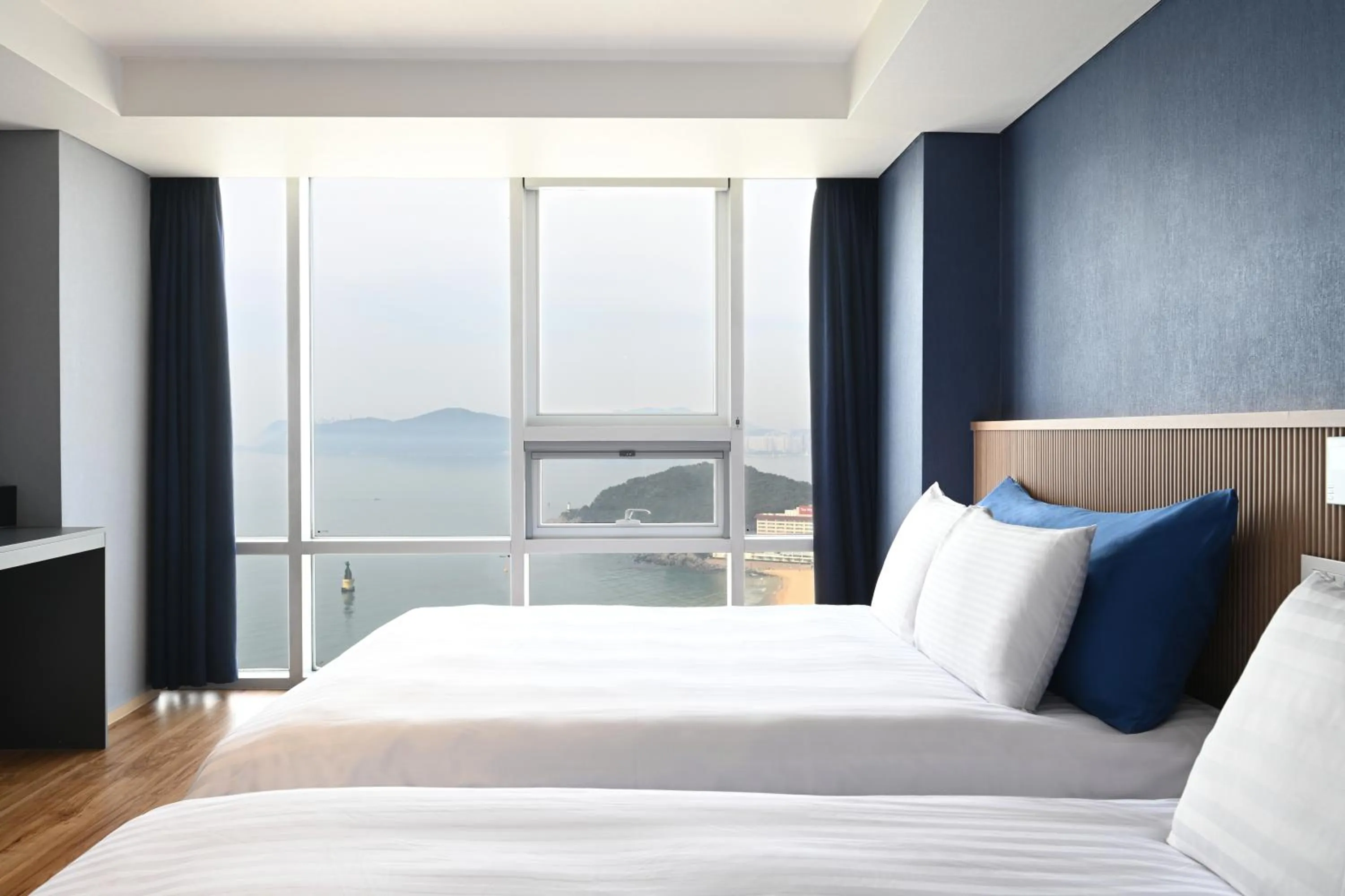 Deluxe Super Twin Room with Ocean View in Kolon Seacloud Hotel