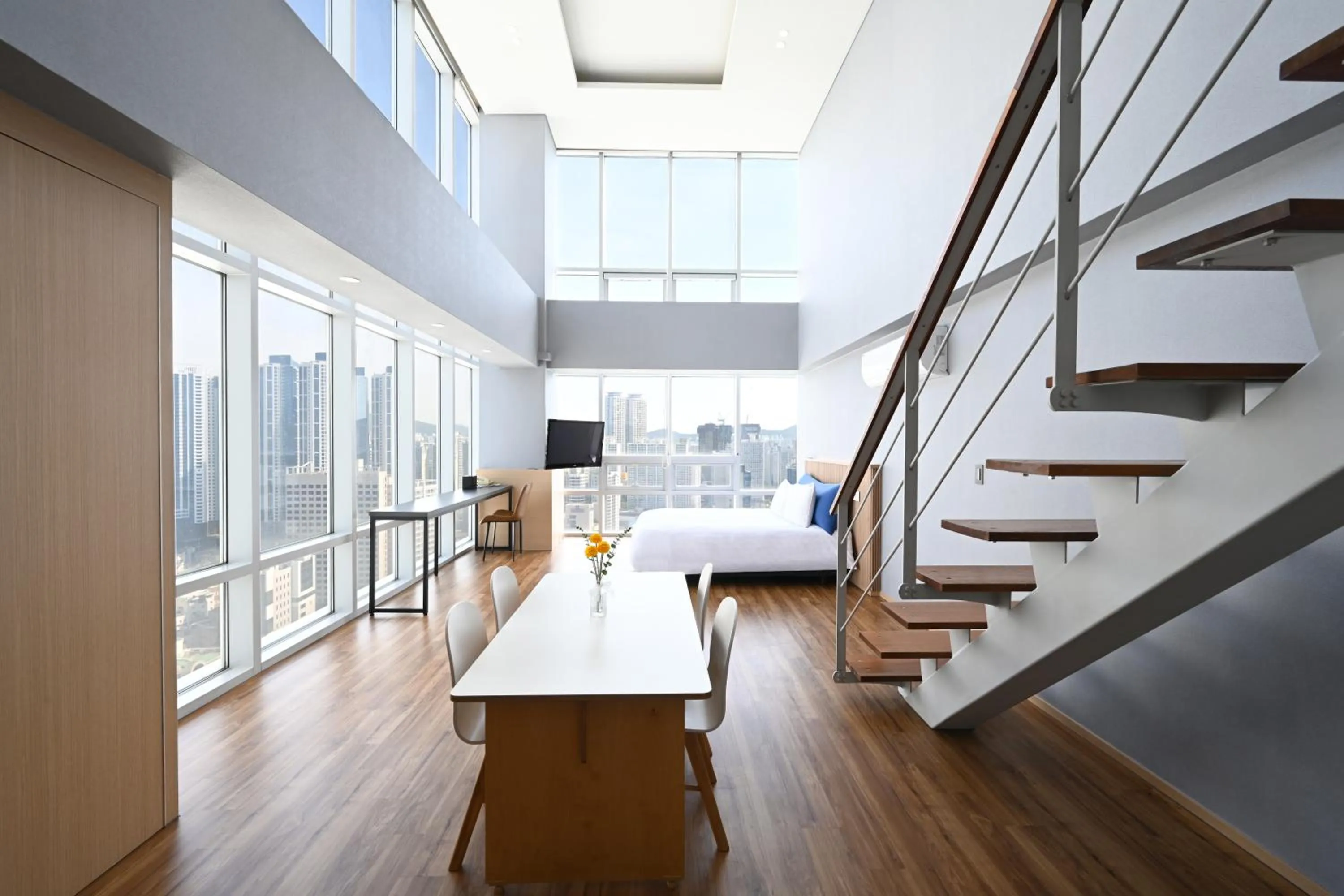 Superior Suite with City View in Kolon Seacloud Hotel