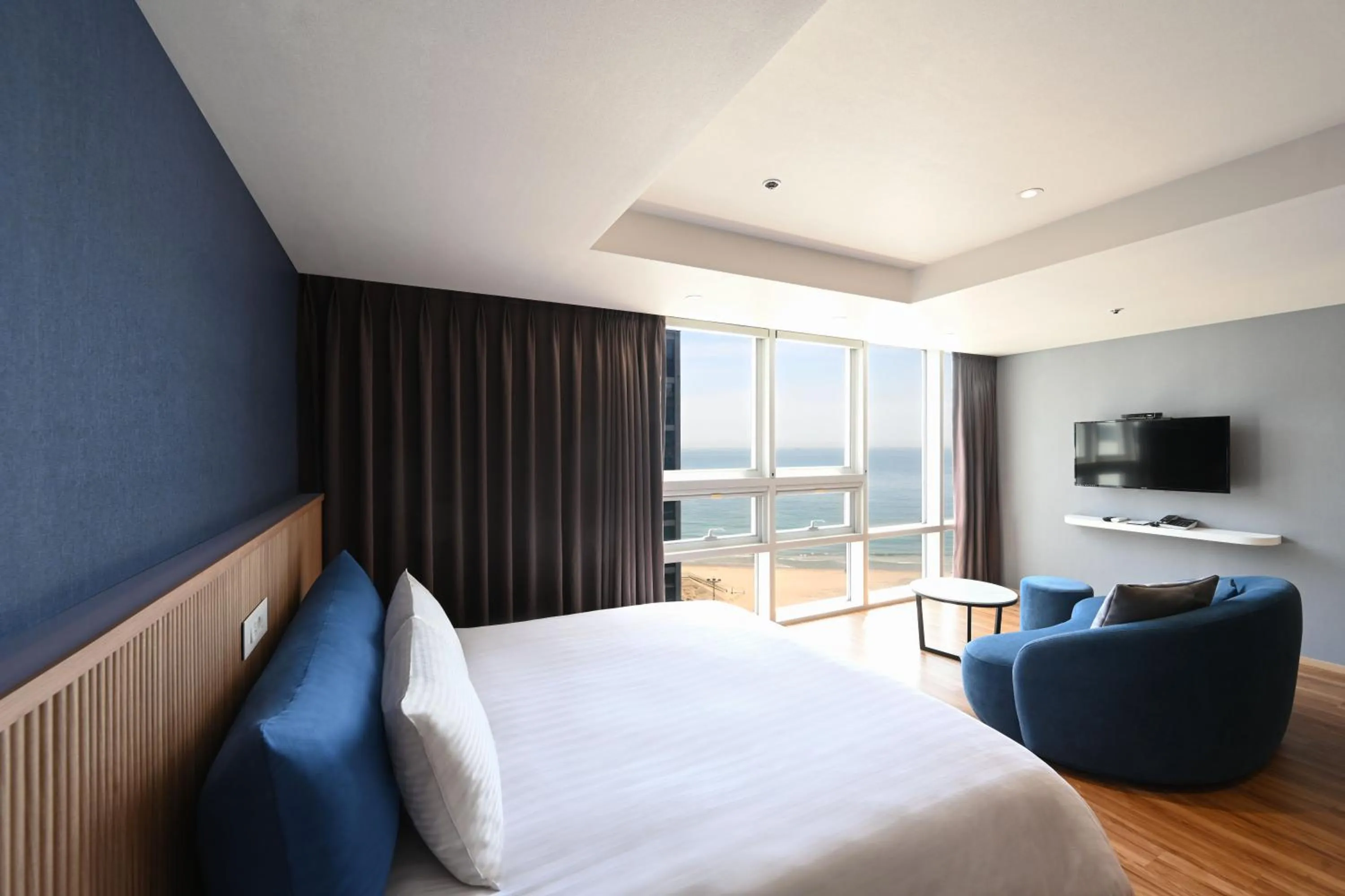 Executive Suite With Half Ocean View in Kolon Seacloud Hotel
