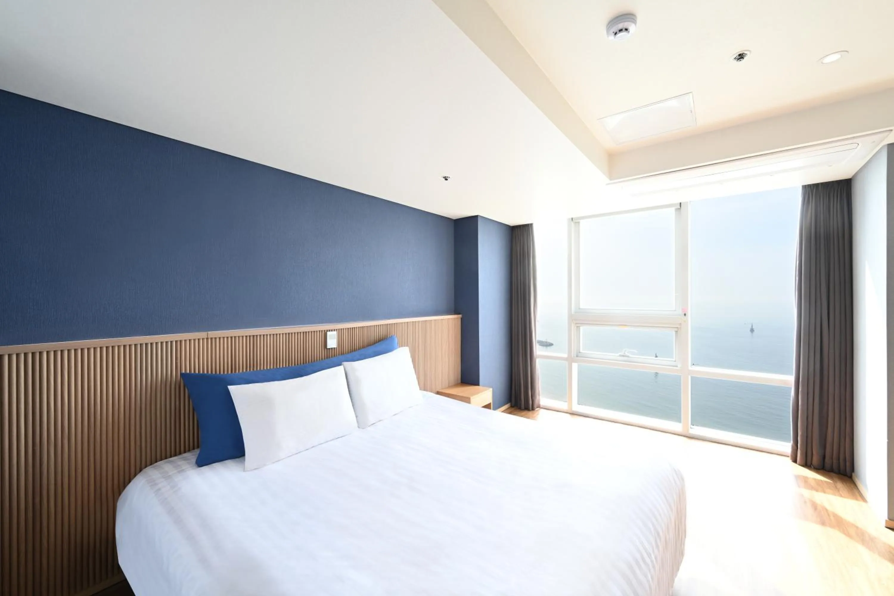 Deluxe Double Room with Ocean View in Kolon Seacloud Hotel