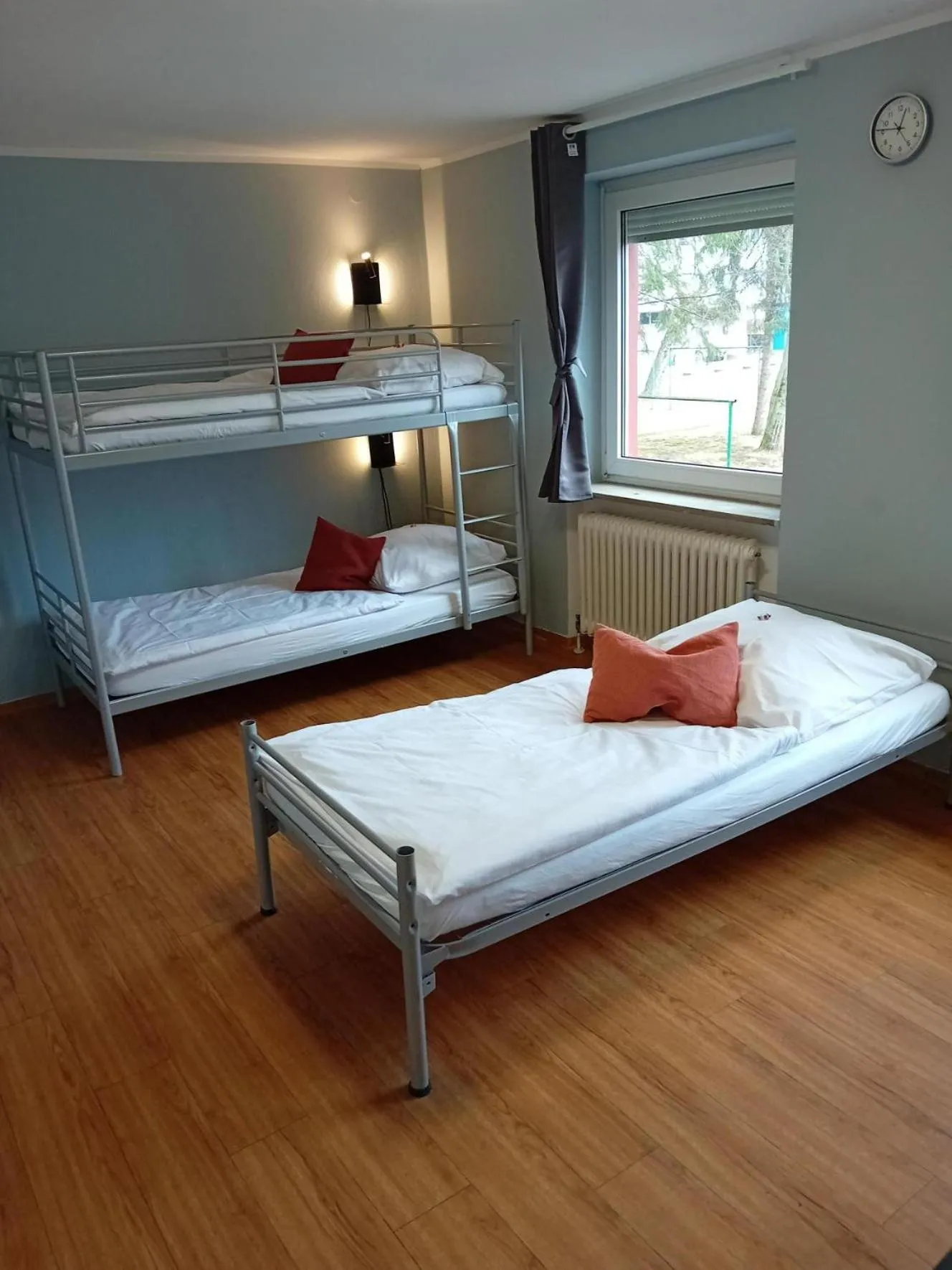 Five Bed Apartment with Private Bathroom in 1, 2, sleep Hostel Nürnberg Messe
