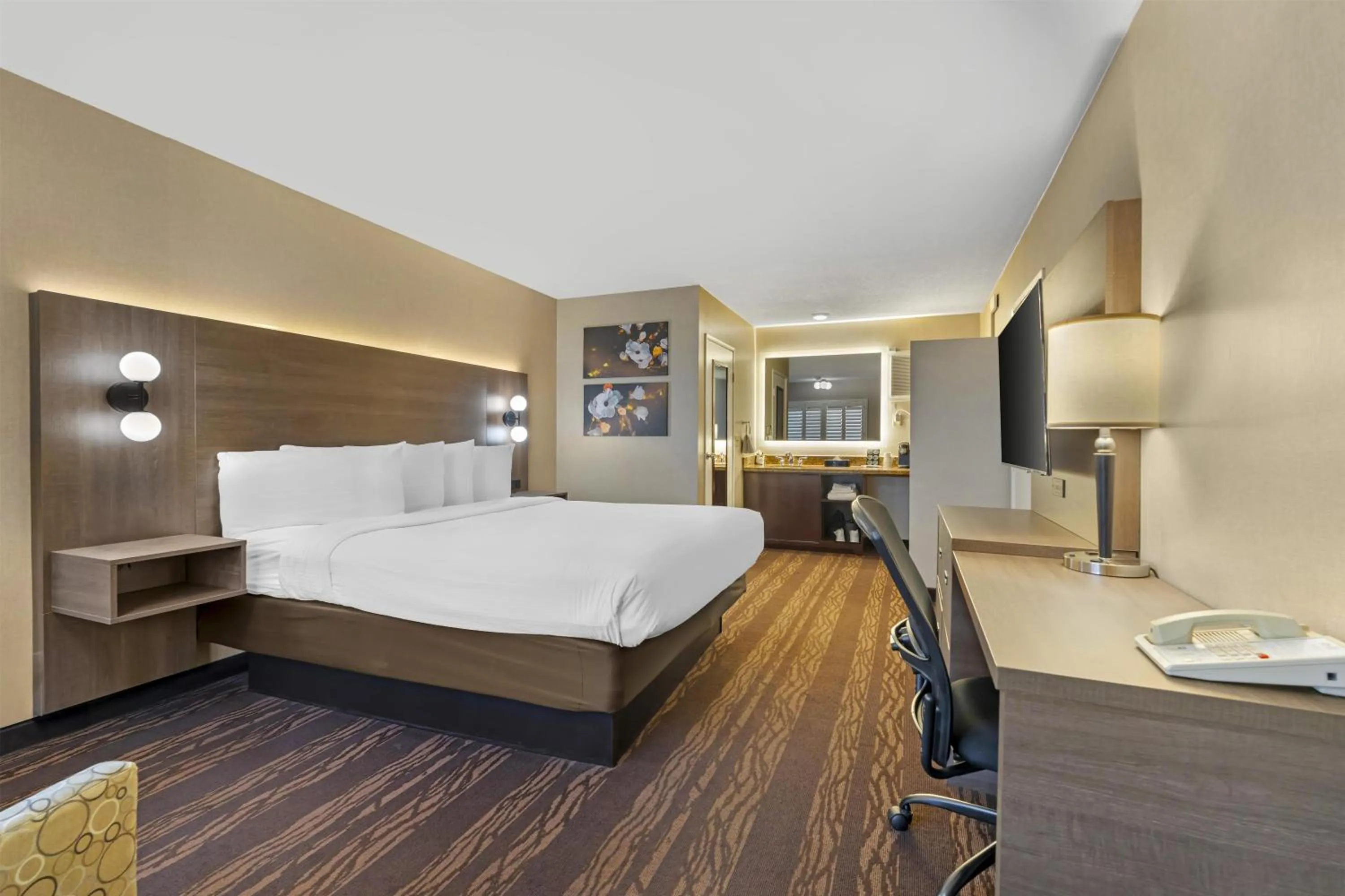 King Room - Upper Floor/Non-Smoking in Best Western Plus Stovall's Inn