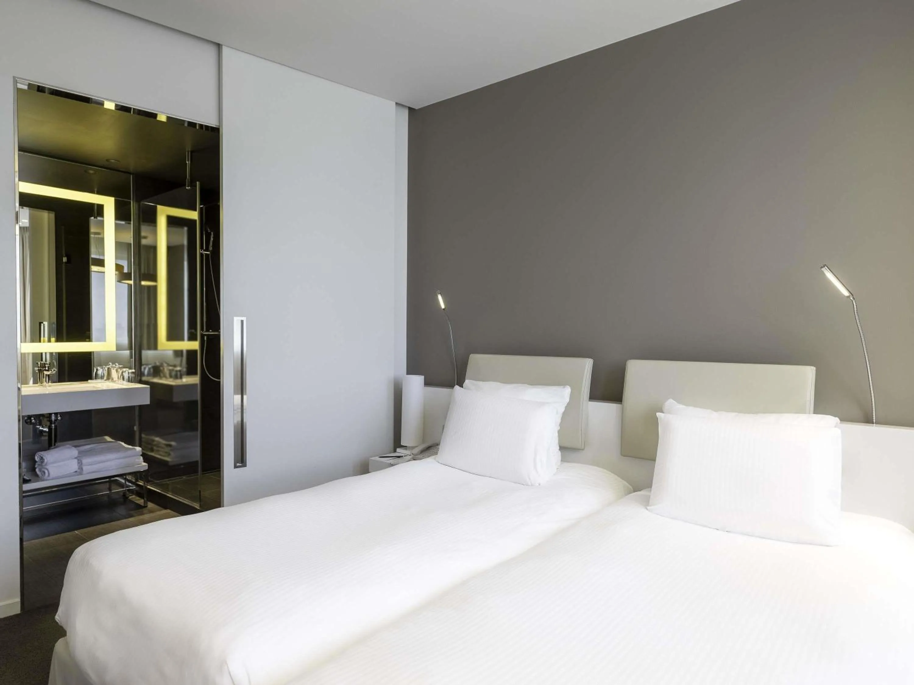 Classic Twin Room in Pullman Brussels Centre Midi