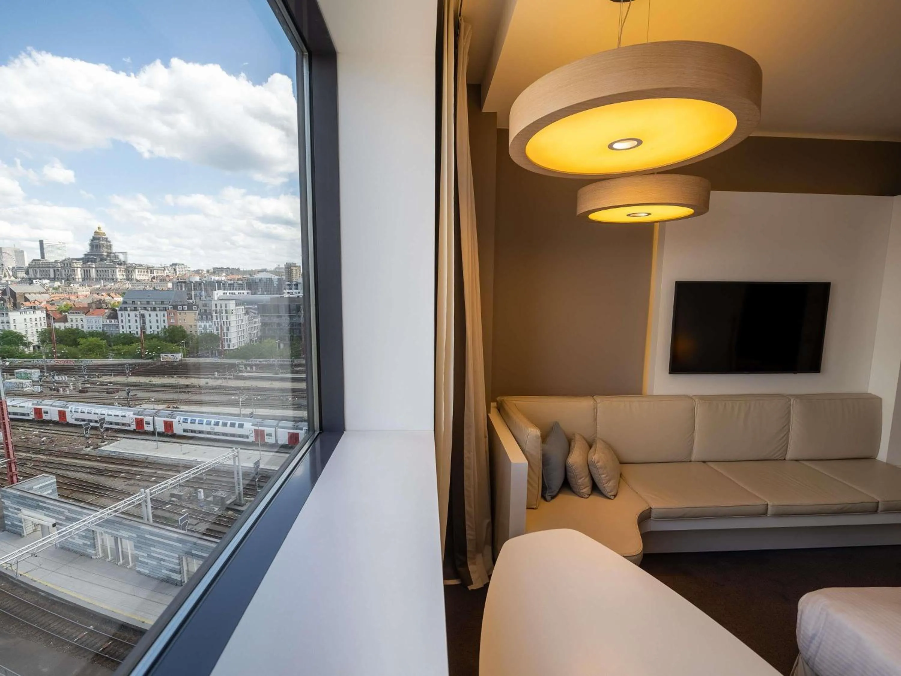 Superior King Room with City View in Pullman Brussels Centre Midi