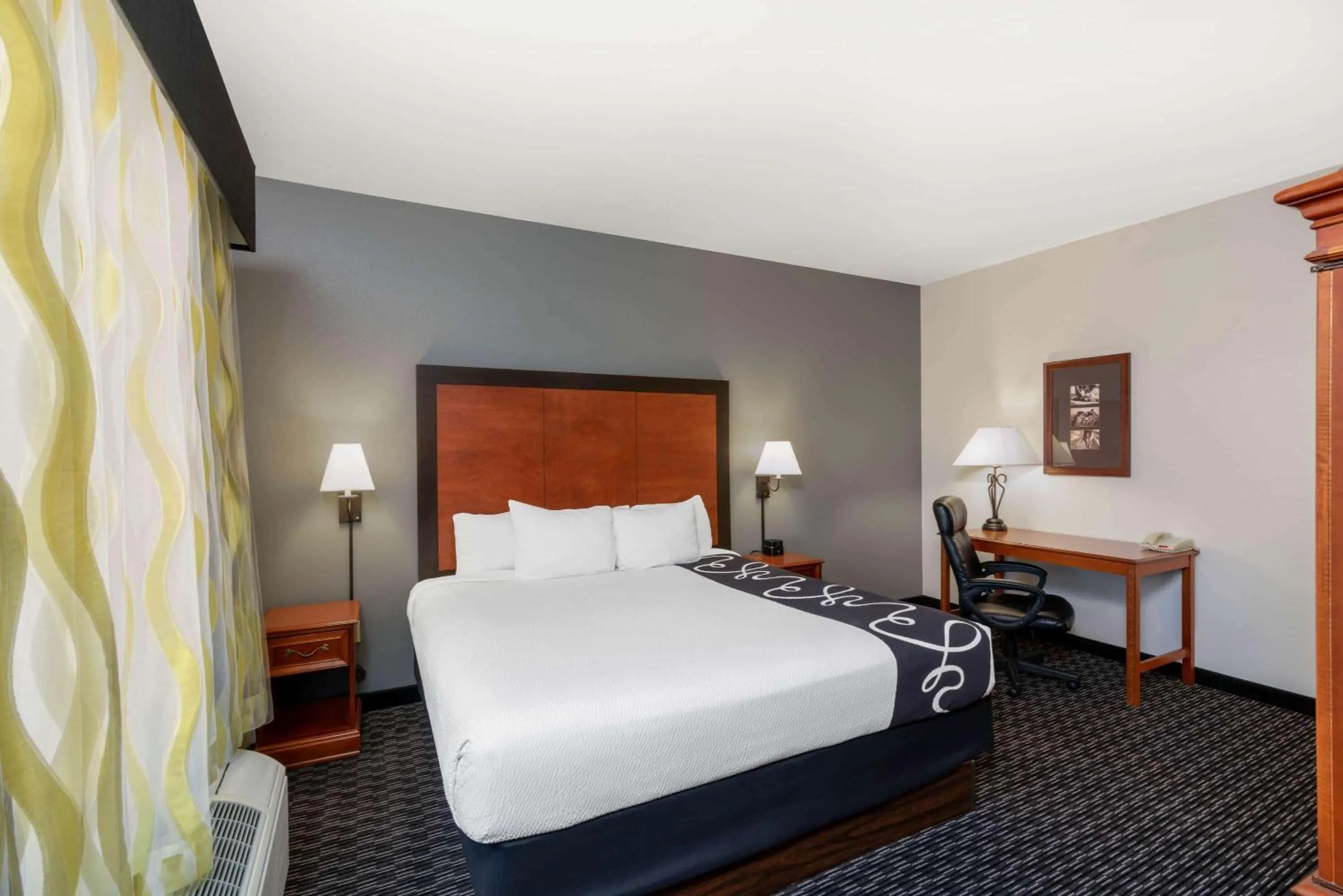 King Room - Mobility Access/Non-Smoking in La Quinta by Wyndham Rifle