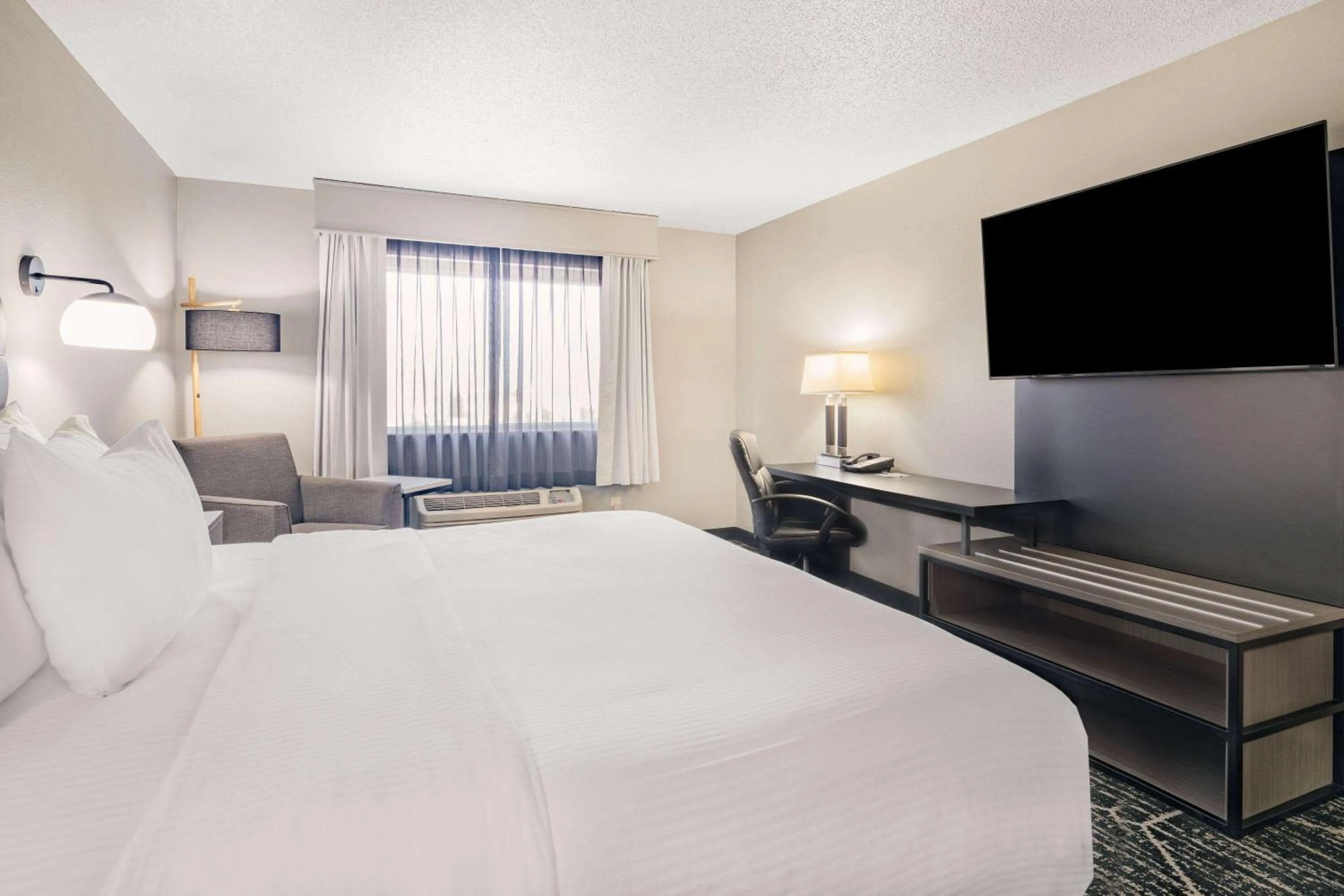 King Room - Mobility Access/Non-Smoking in La Quinta by Wyndham Evansville