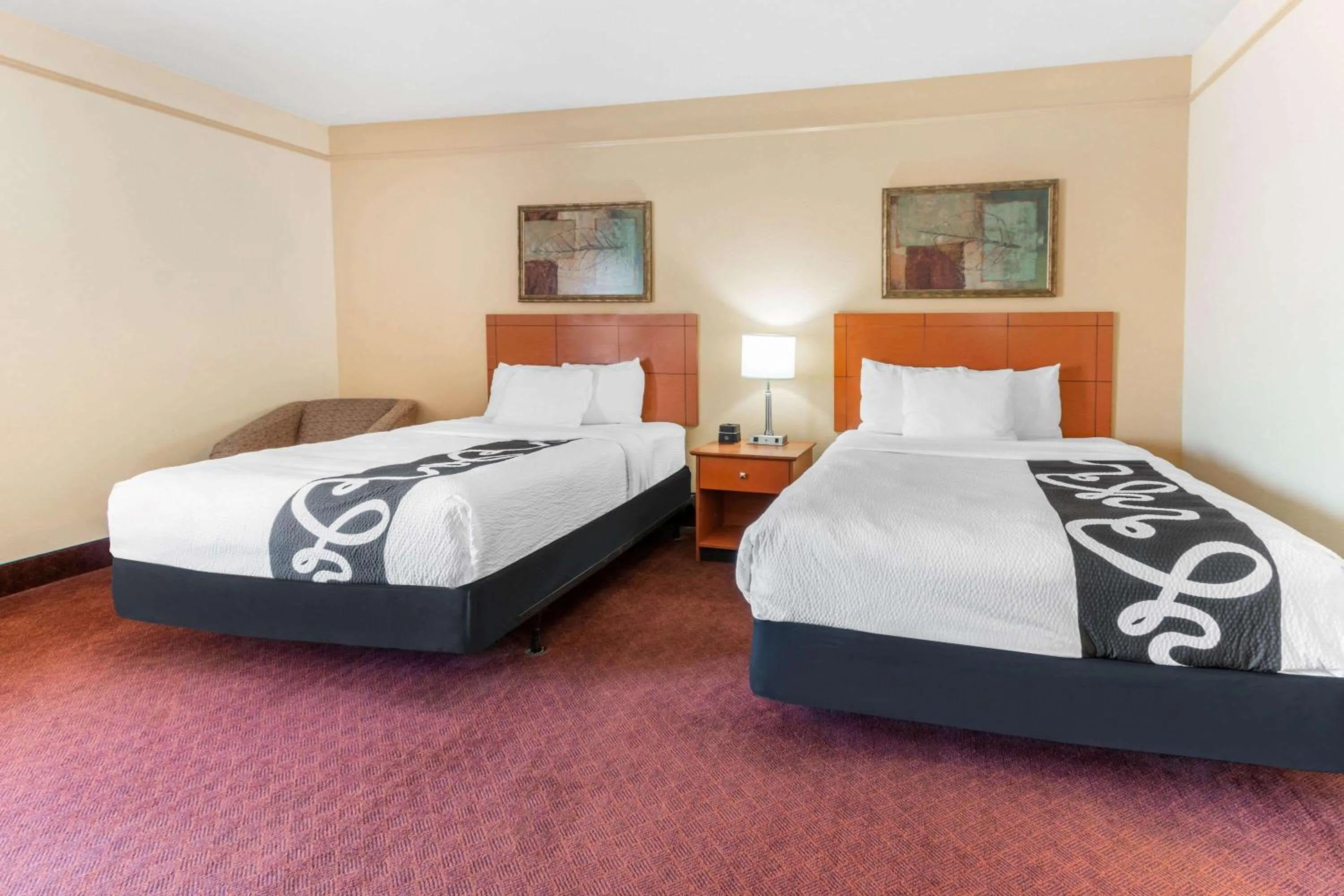 Queen Room with Two Queen Beds and Bath Tub - Mobility Accessible/Non-Smoking in La Quinta by Wyndham Hobbs