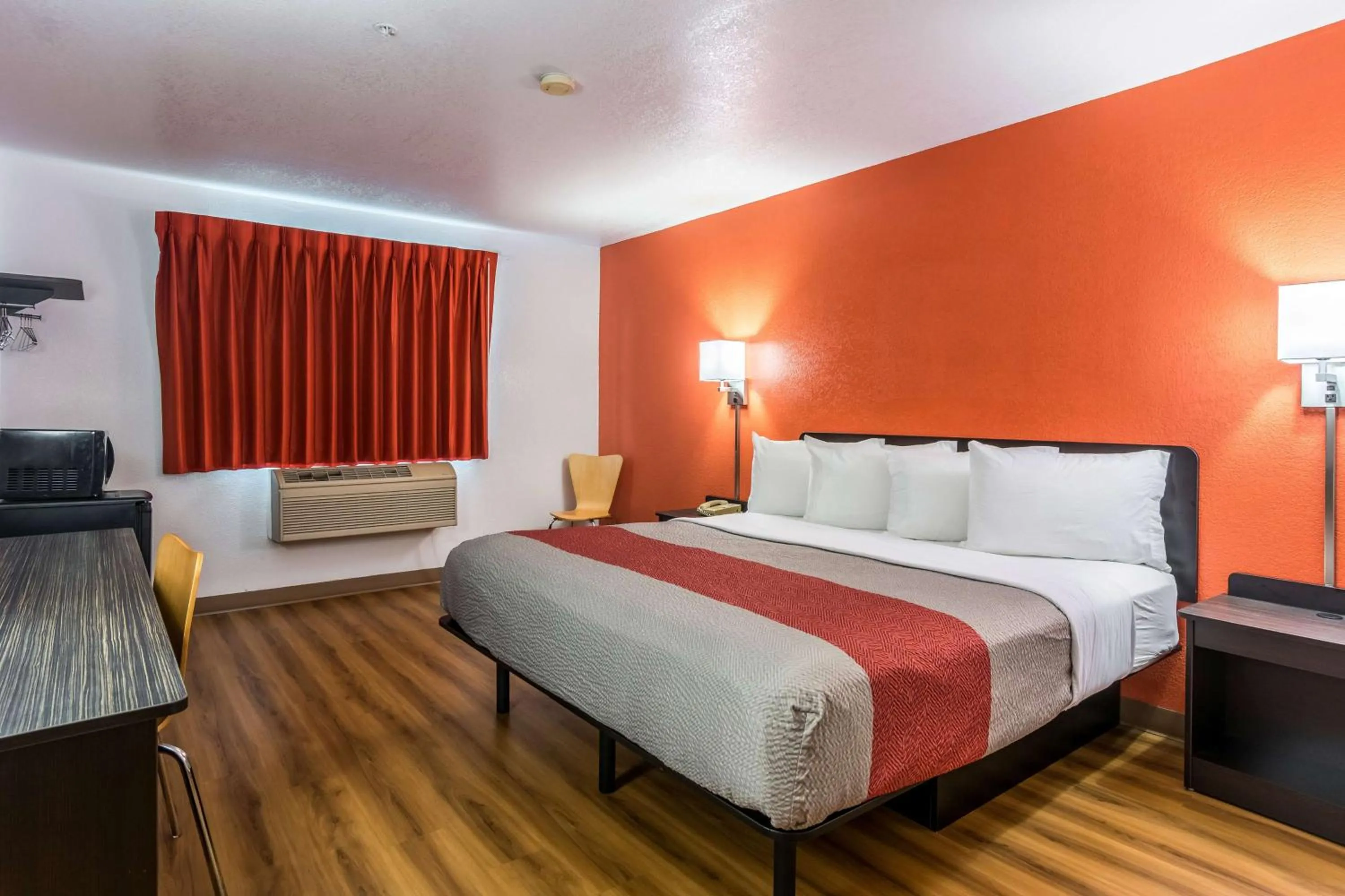 King Room - single occupancy - Disability Access - Non-Smoking in Motel 6-Barkeyville, PA