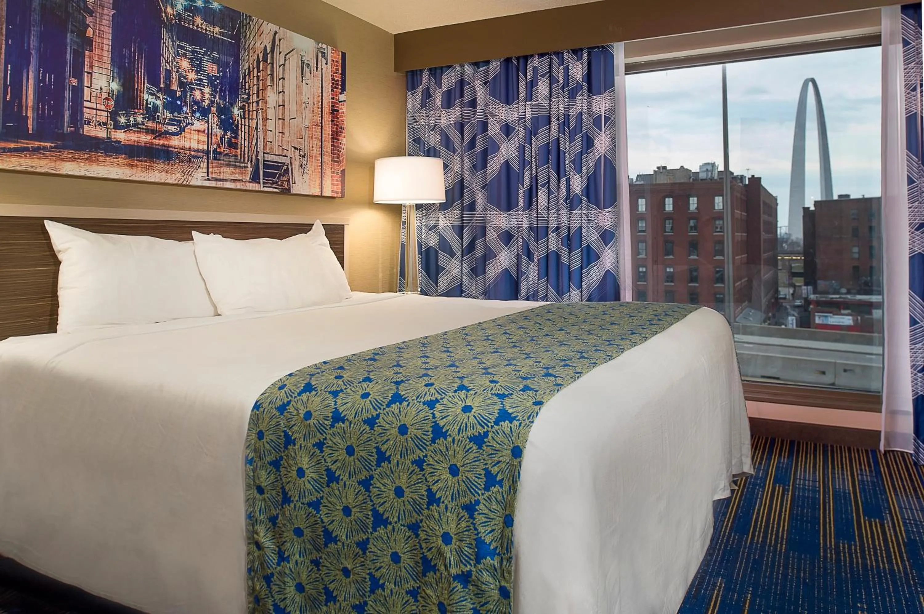 Lumière Arch View, King, Non-Smoking	 in HoteLumiere at the Arch, A Caesars Destination