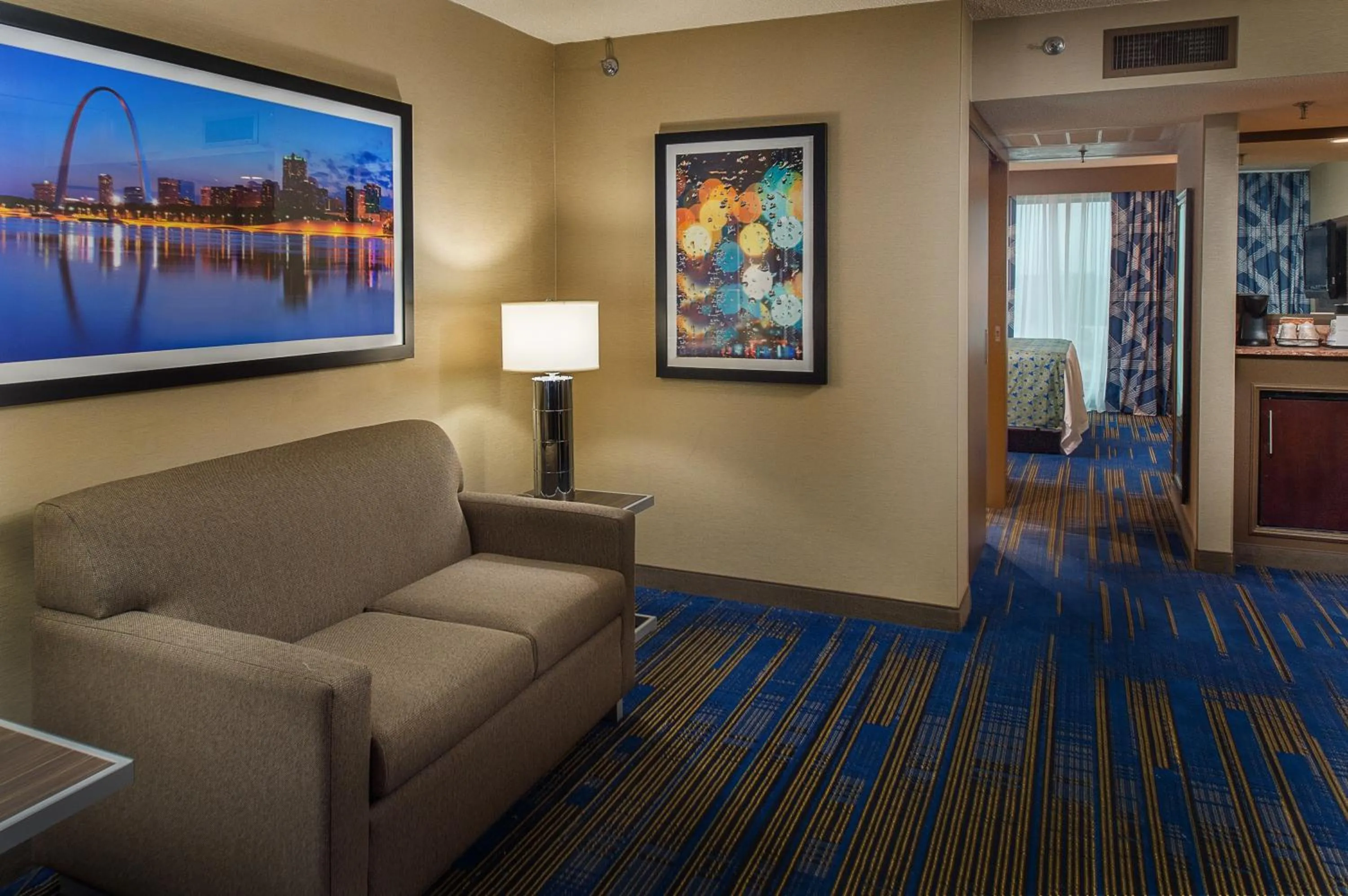 Deluxe 2 Queen Non-Smoking in HoteLumiere at the Arch, A Caesars Destination