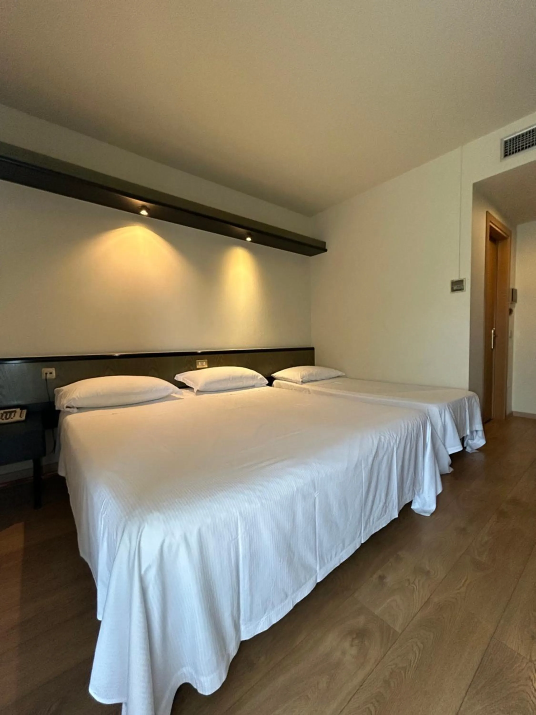 Standard Triple Room in Hotel Parigi 2 & Spa