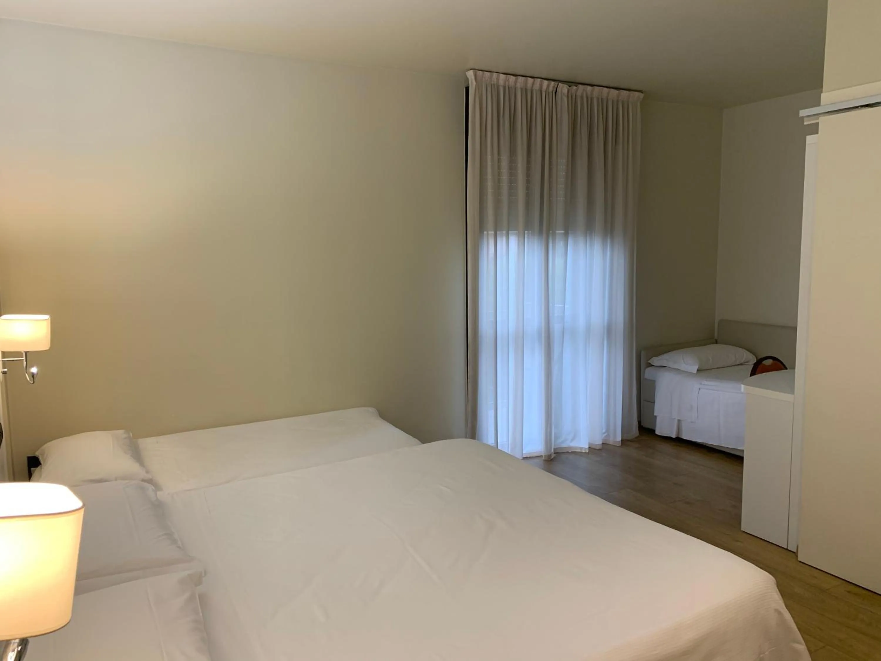 Quadruple Room - Disability Access in Hotel Parigi 2 & Spa