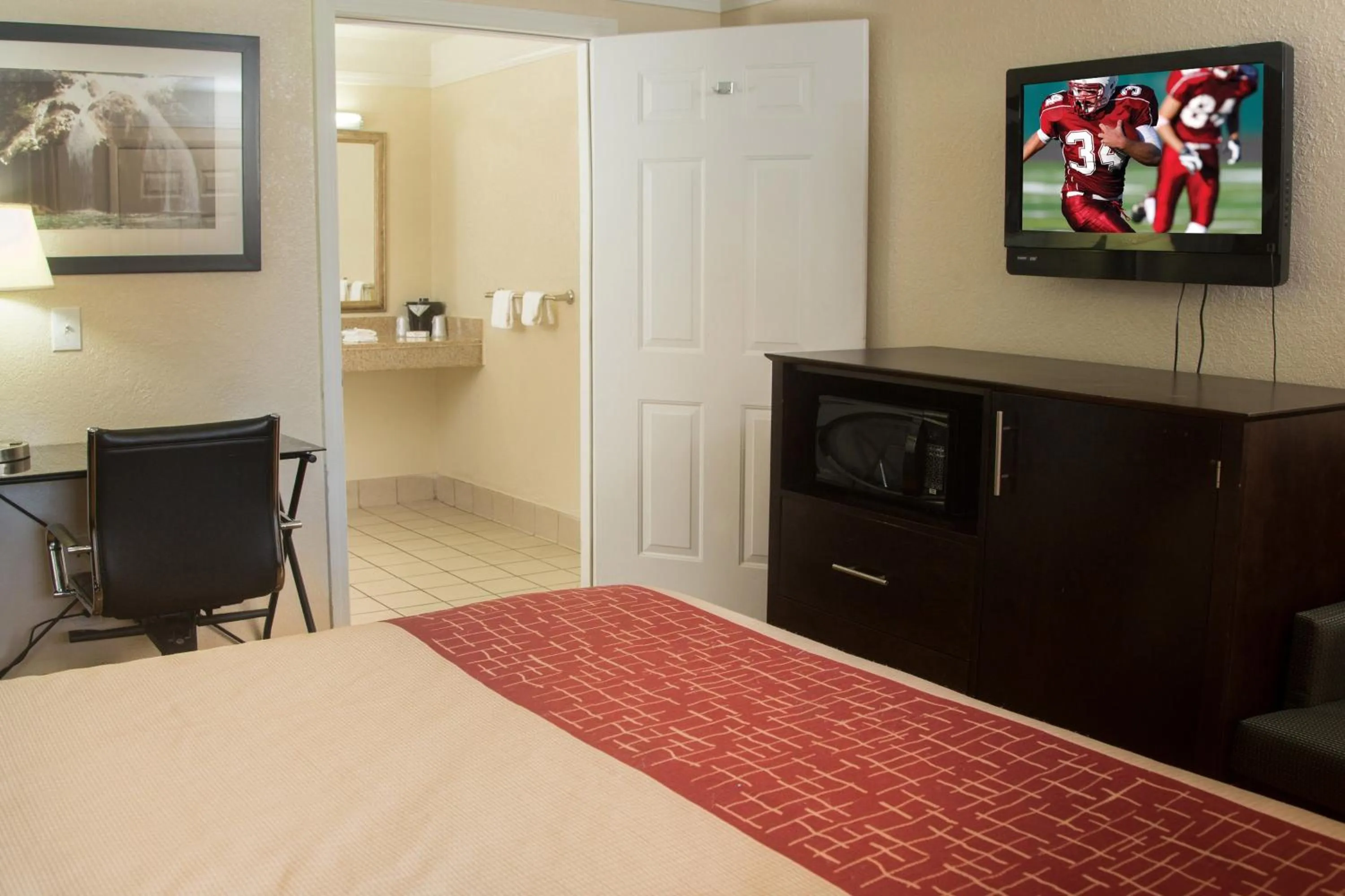 Suite King with Kitchenette Non-Smoking in Red Roof Inn Ardmore