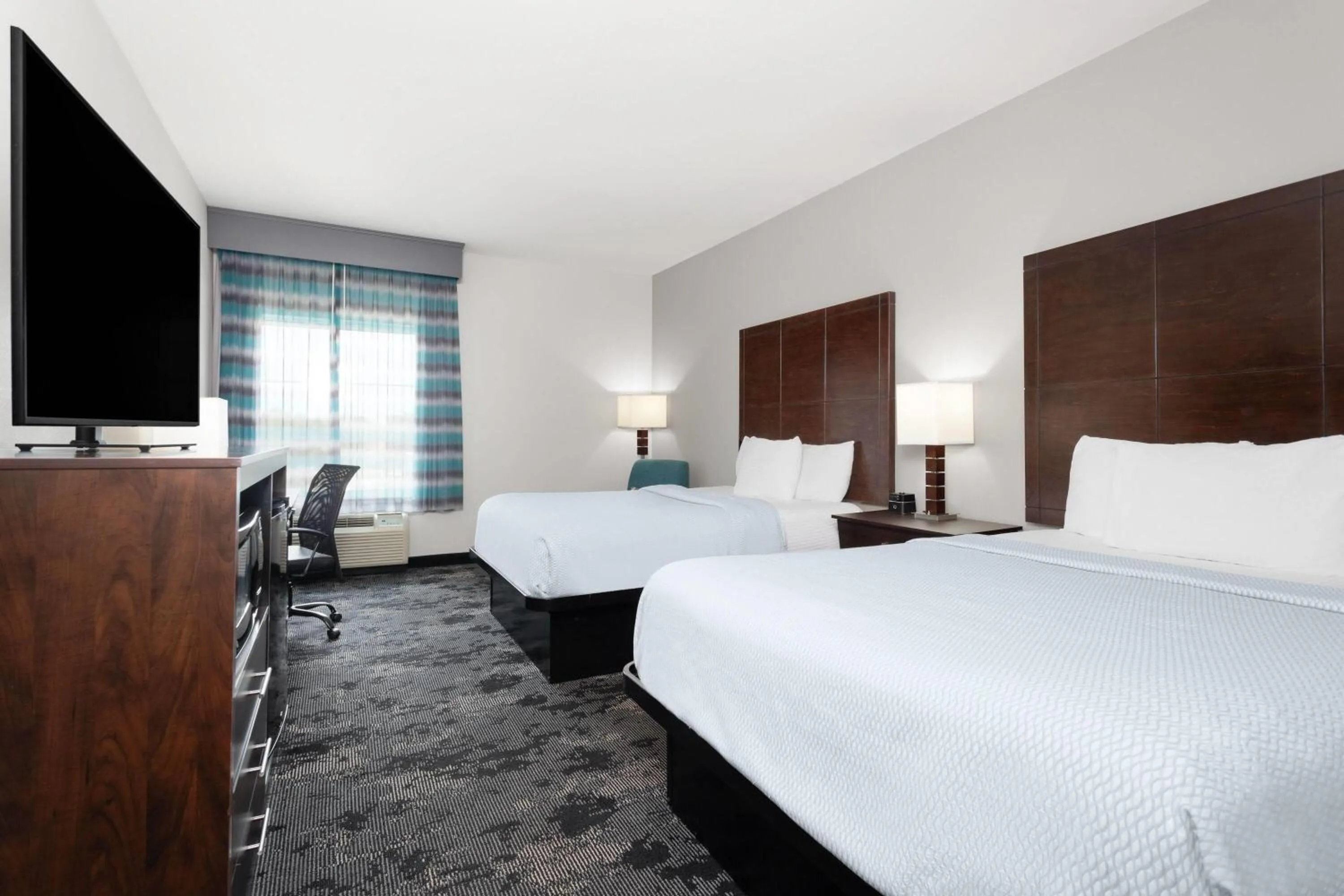 Queen Room with Two Queen Beds - Non-Smoking in La Quinta by Wyndham Columbus - Edinburgh